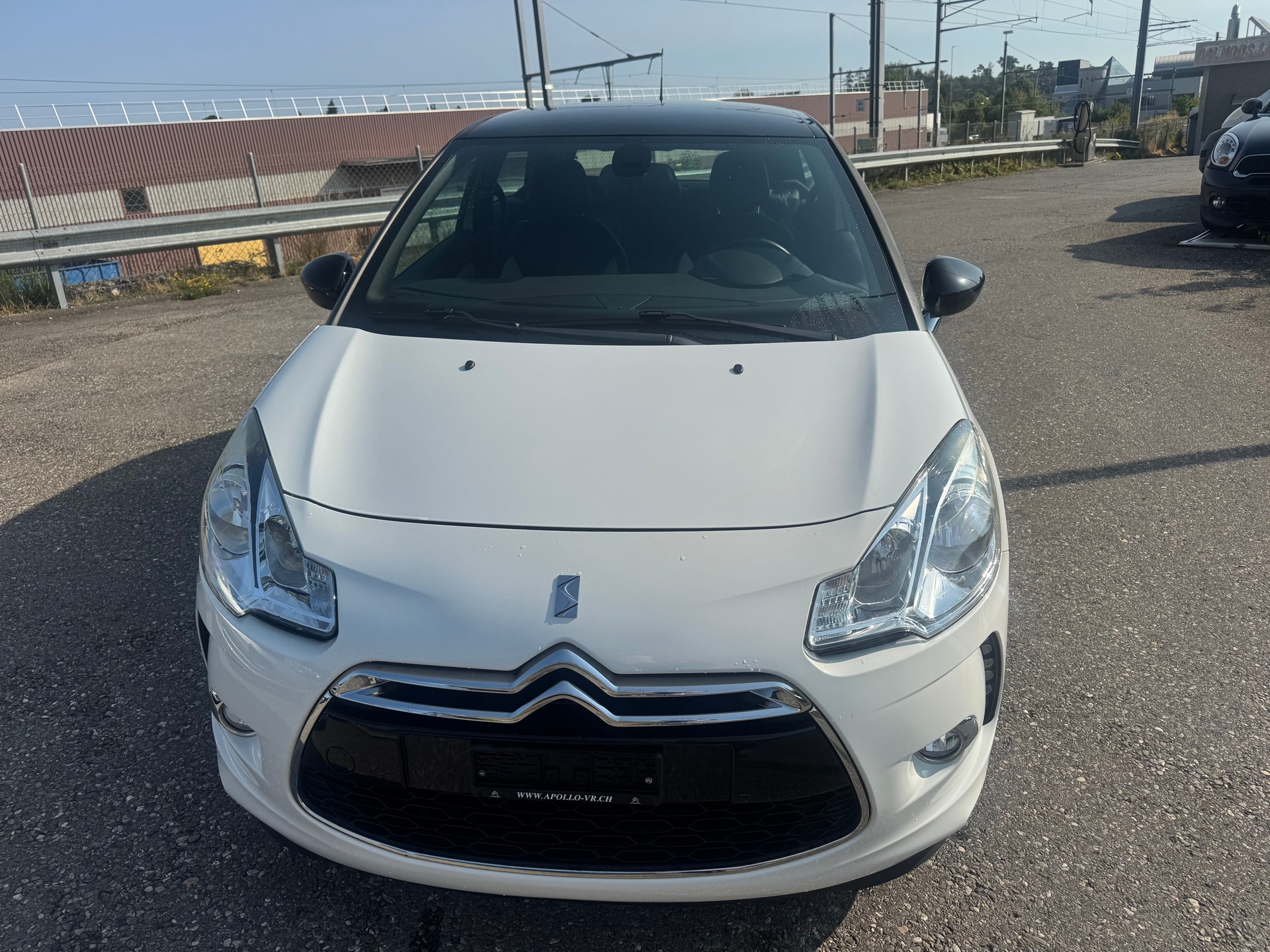 DS AUTOMOBILES DS3 1.2 VTi Chic-image-1