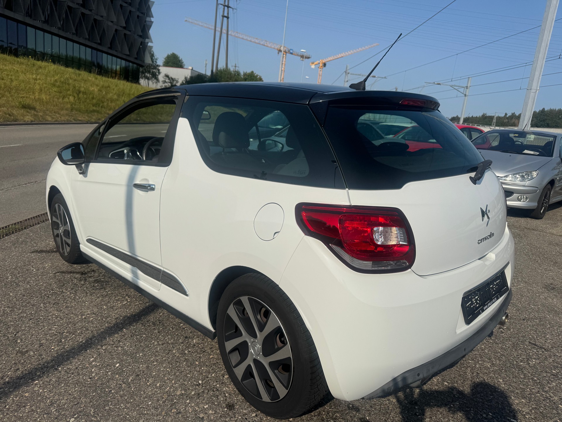 DS AUTOMOBILES DS3 1.2 VTi Chic-image-4