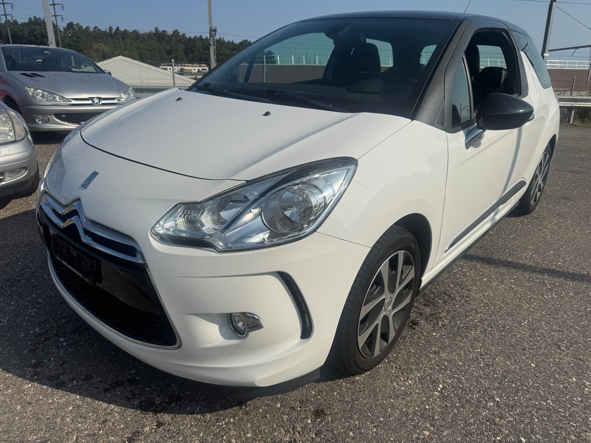 DS AUTOMOBILES DS3 1.2 VTi Chic-image-0