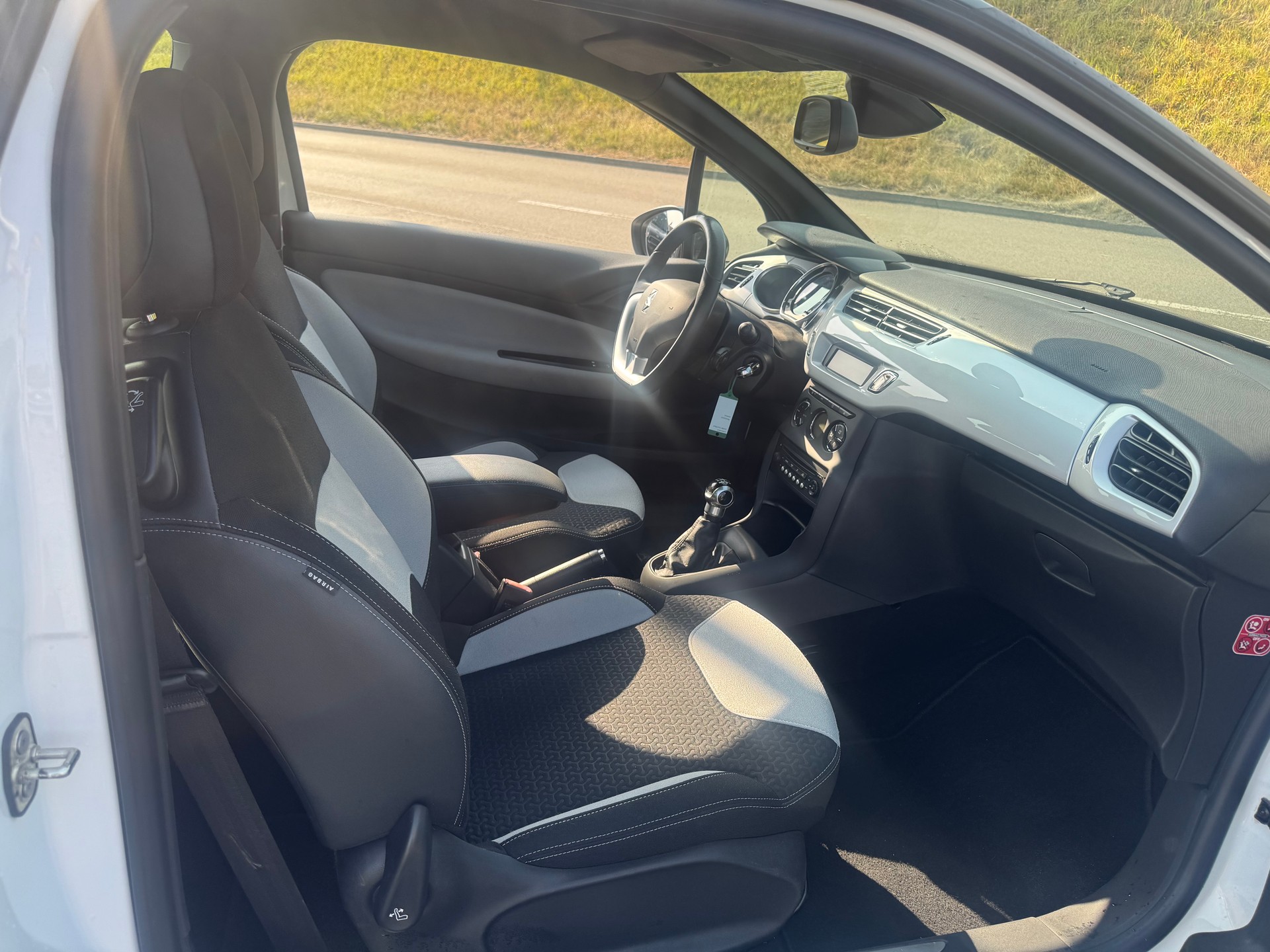 DS AUTOMOBILES DS3 1.2 VTi Chic-image-6