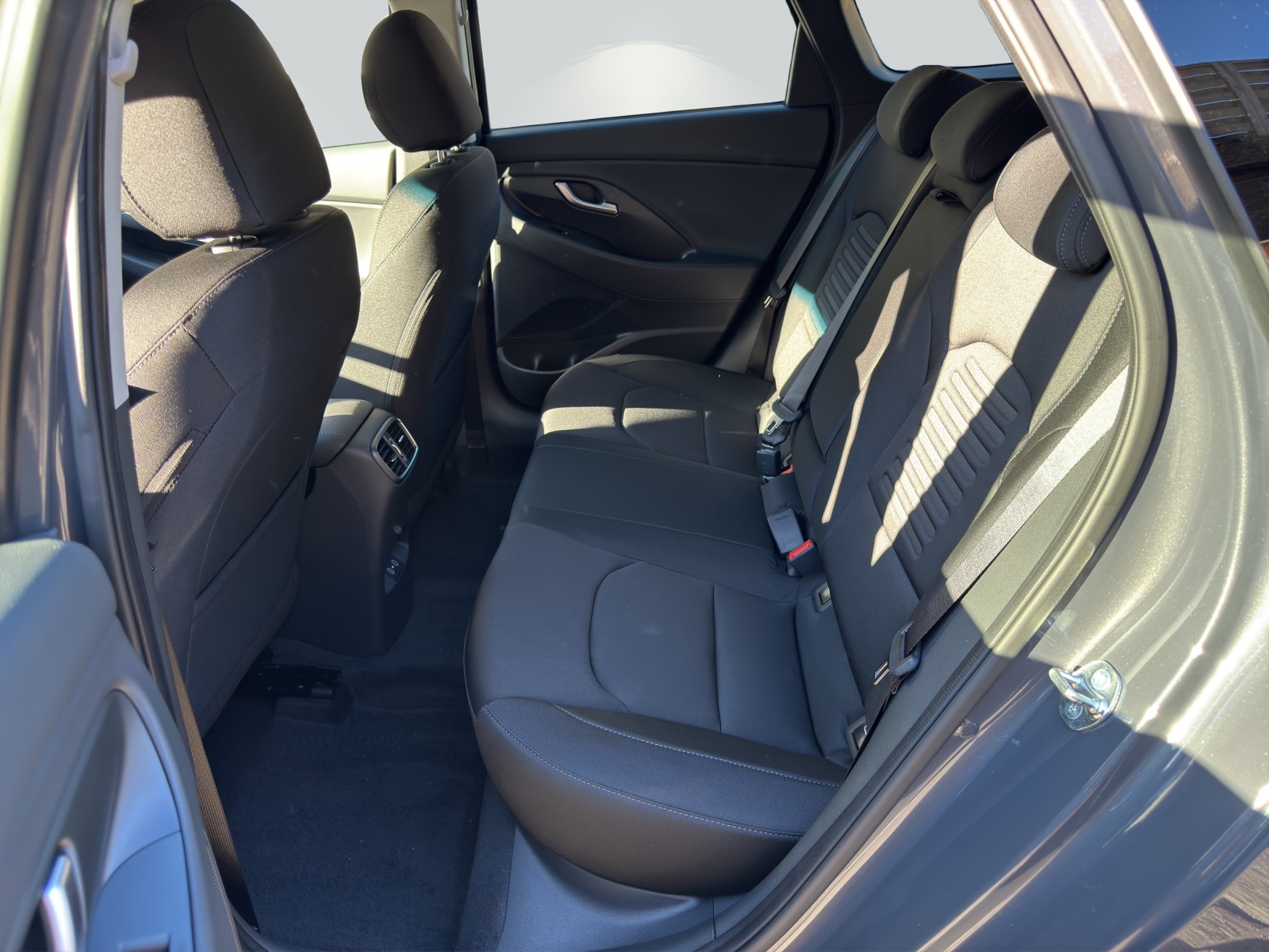 HYUNDAI i30 Wagon 1.5 T-GDi Amplia 48V MH DCT-image-10