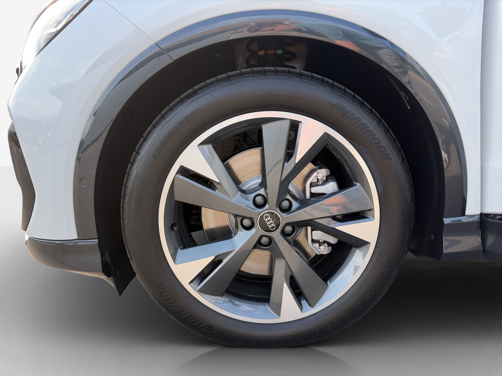 AUDI Q4 e-tron 45 Edition Swiss Ski quattro-image-15