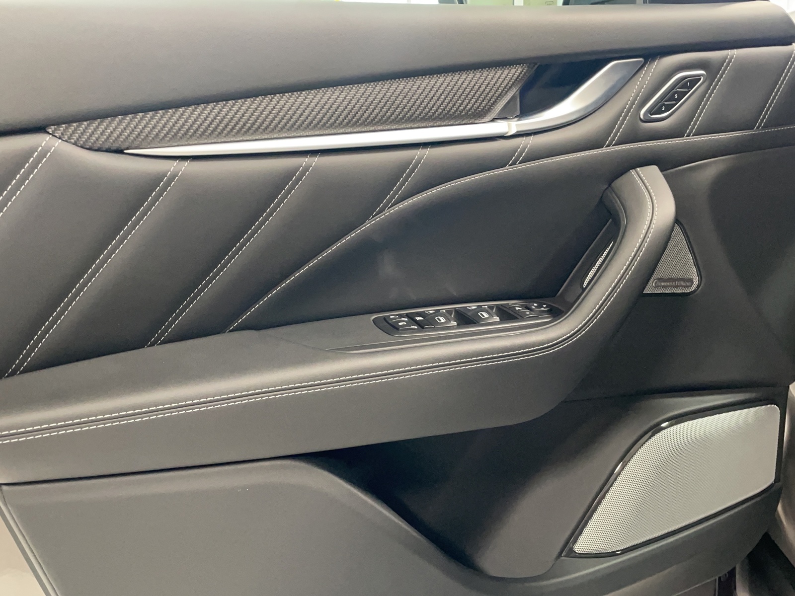 MASERATI Levante 3.0 V6 S GranLusso-image-11