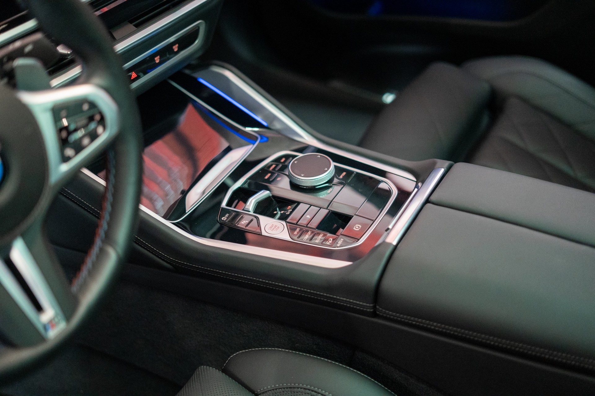 BMW X6 M60i M Sport Pro / Panorama-Glasdach / Bowers&Wilkins / 360°Kamera-image-15