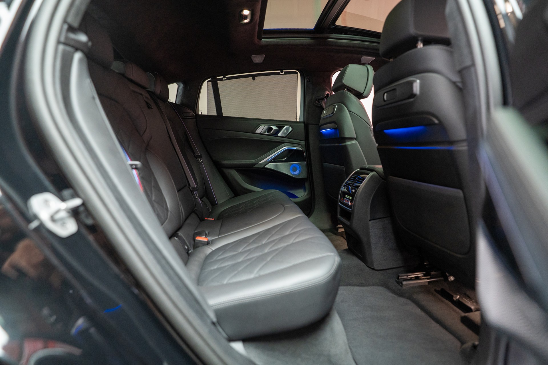 BMW X6 M60i M Sport Pro / Panorama-Glasdach / Bowers&Wilkins / 360°Kamera-image-20