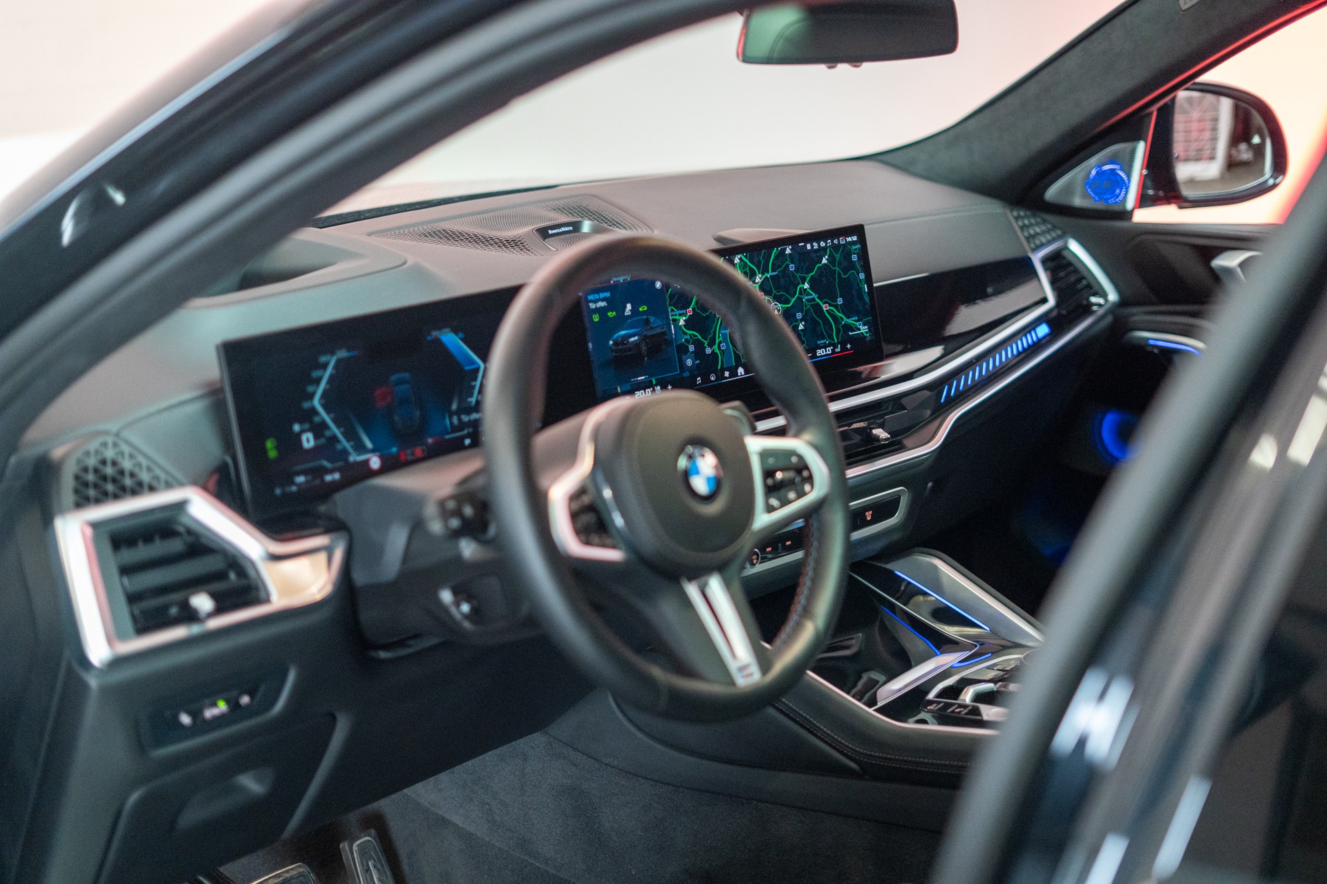 BMW X6 M60i M Sport Pro / Panorama-Glasdach / Bowers&Wilkins / 360°Kamera-image-11