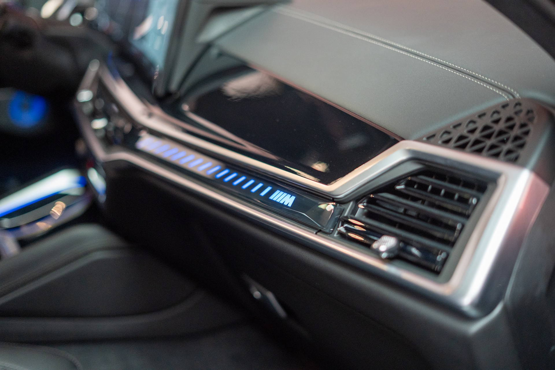 BMW X6 M60i M Sport Pro / Panorama-Glasdach / Bowers&Wilkins / 360°Kamera-image-23
