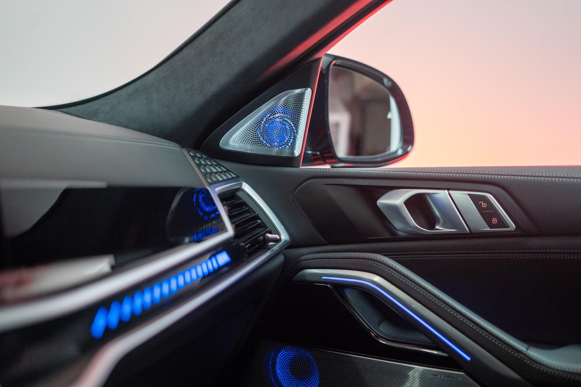 BMW X6 M60i M Sport Pro / Panorama-Glasdach / Bowers&Wilkins / 360°Kamera-image-13