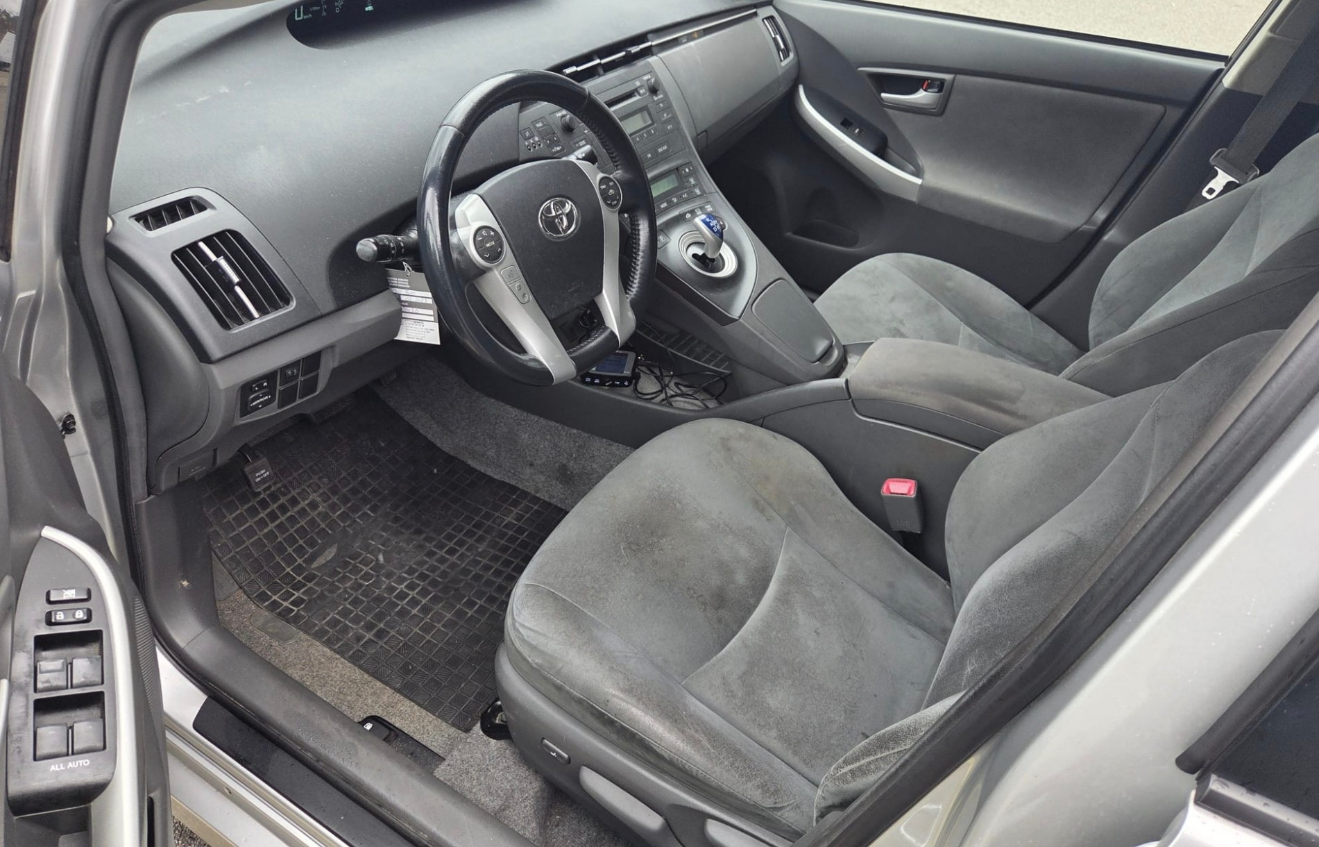 TOYOTA Prius 1.8 16V HSD Sol-image-9