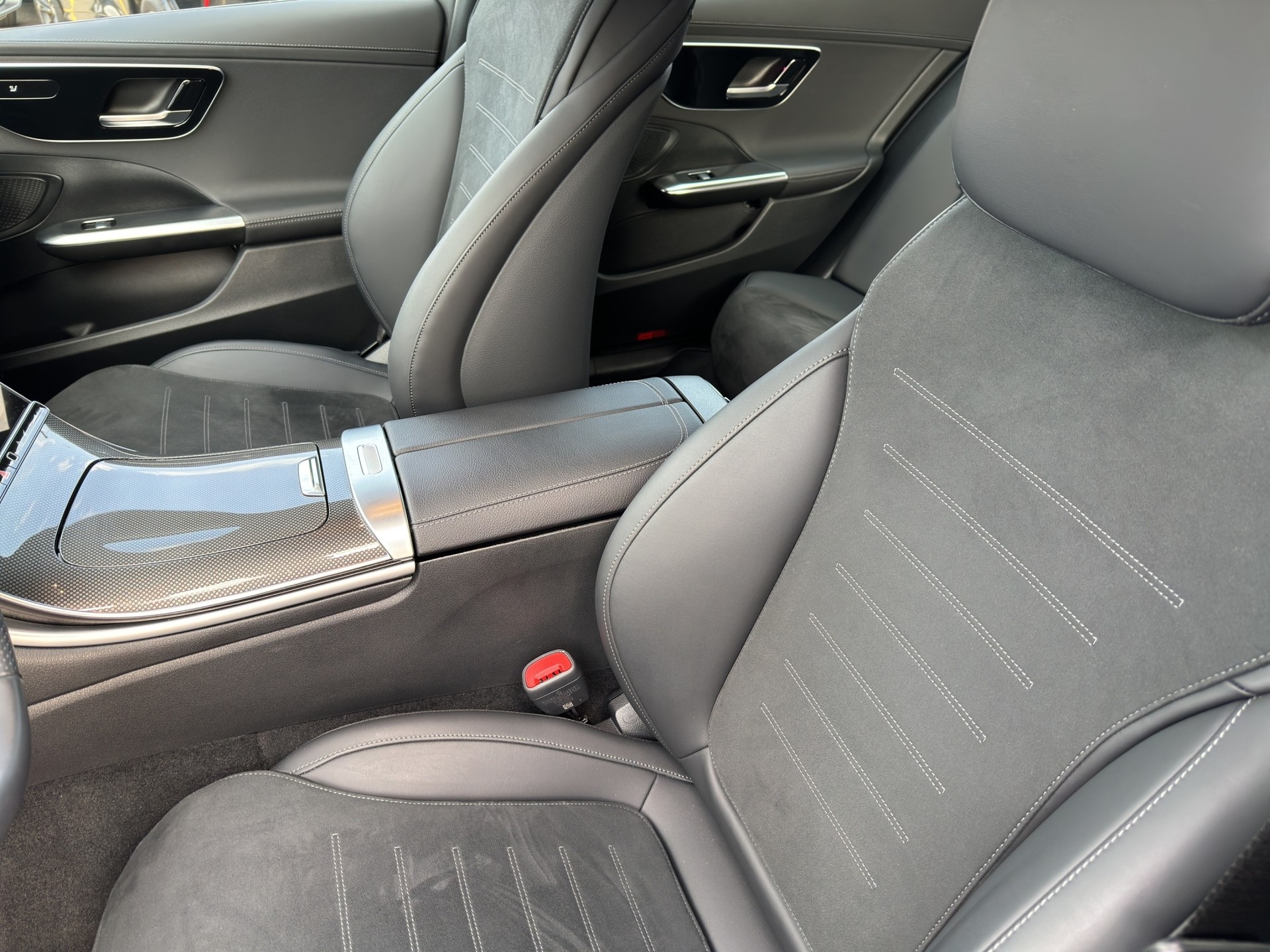 MERCEDES-BENZ 300 C 300 d AMG Line-image-5