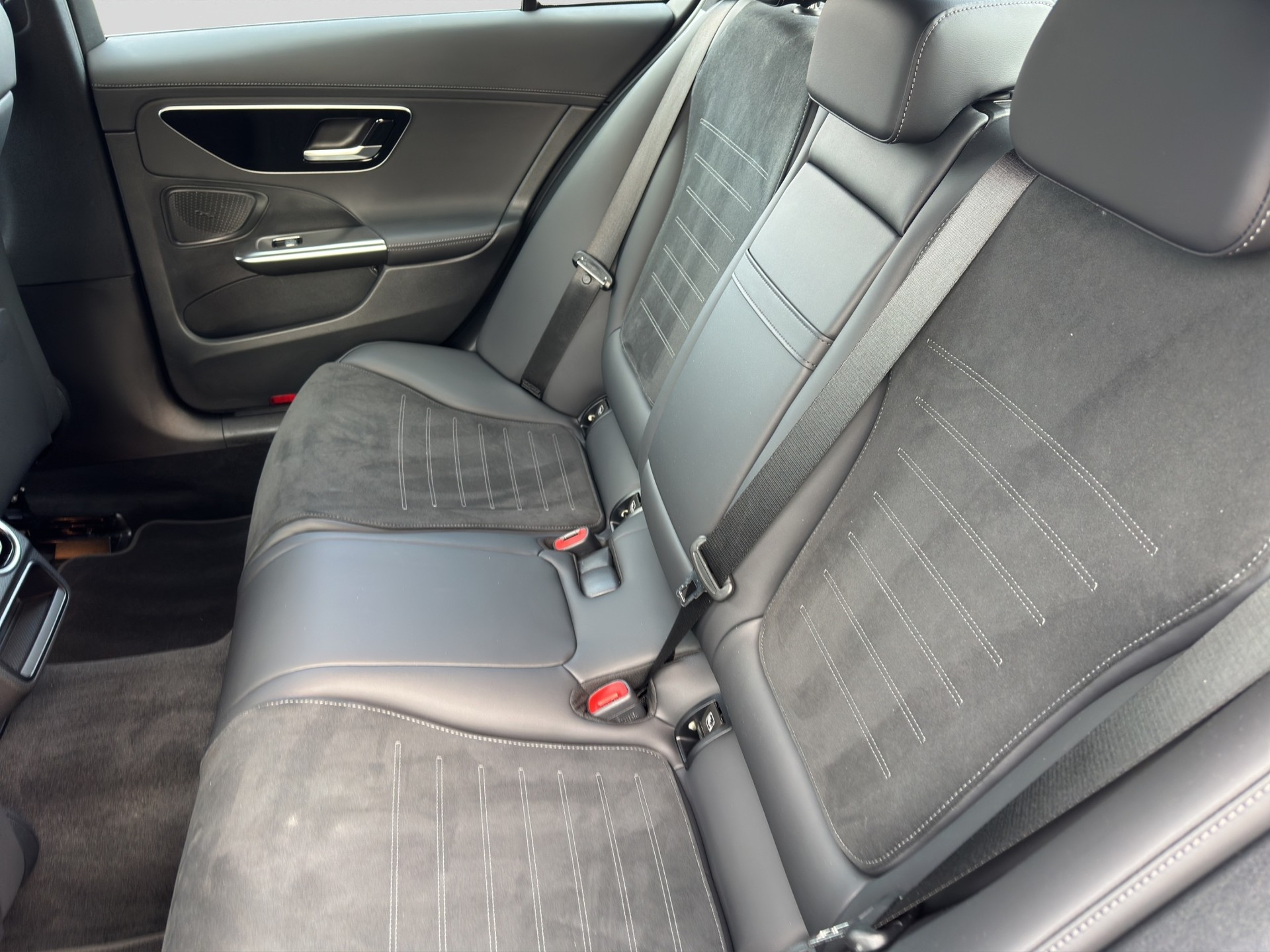 MERCEDES-BENZ 300 C 300 d AMG Line-image-7