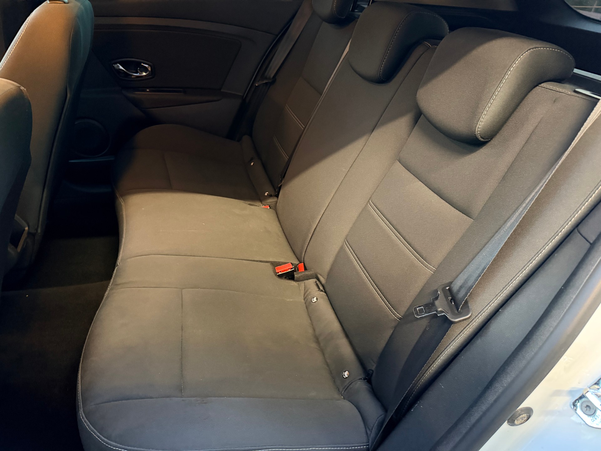 RENAULT Mégane Grandtour 1.5 dCi Limited EDC-image-9