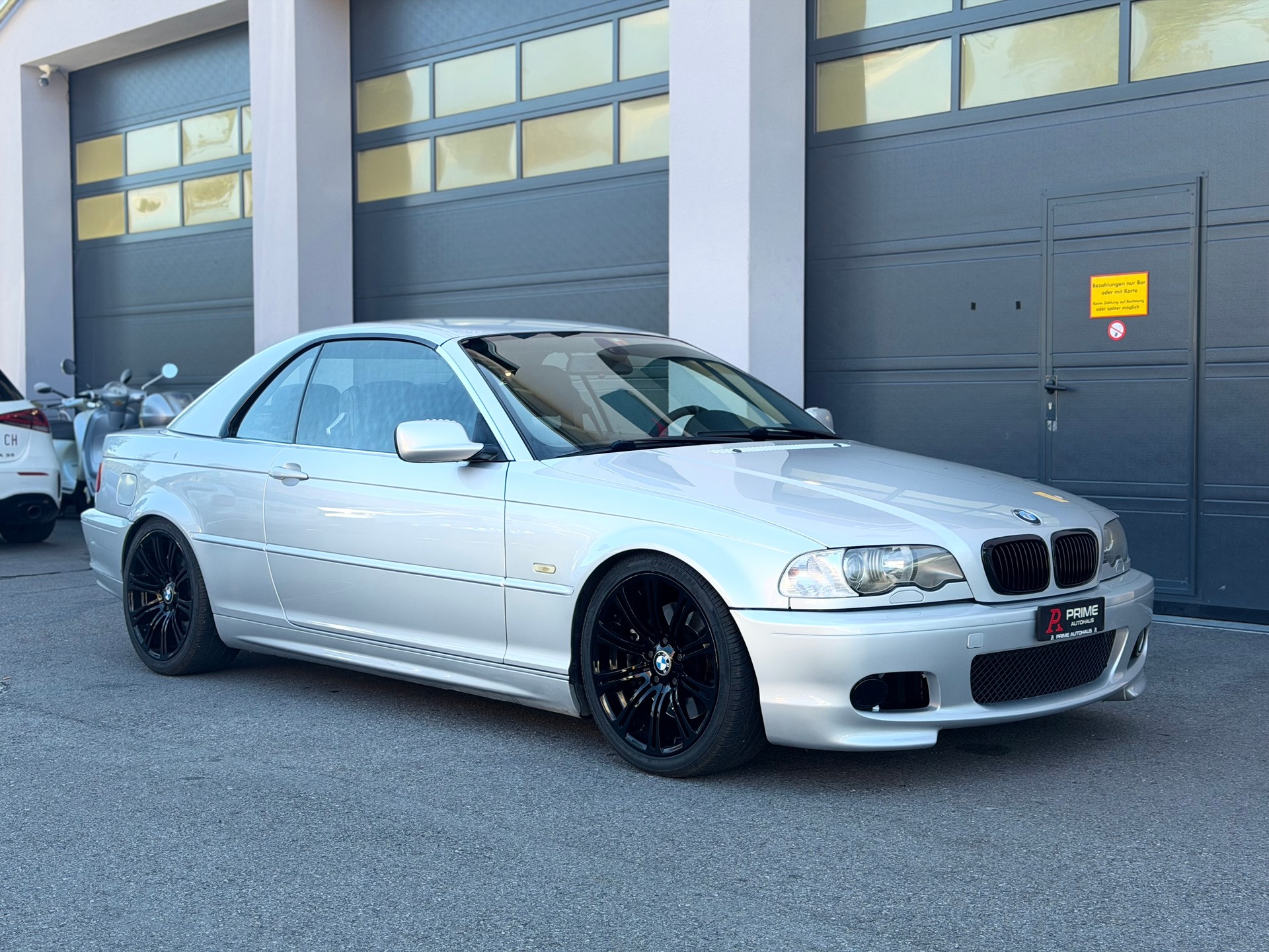 BMW 330Ci Cabriolet-image-0