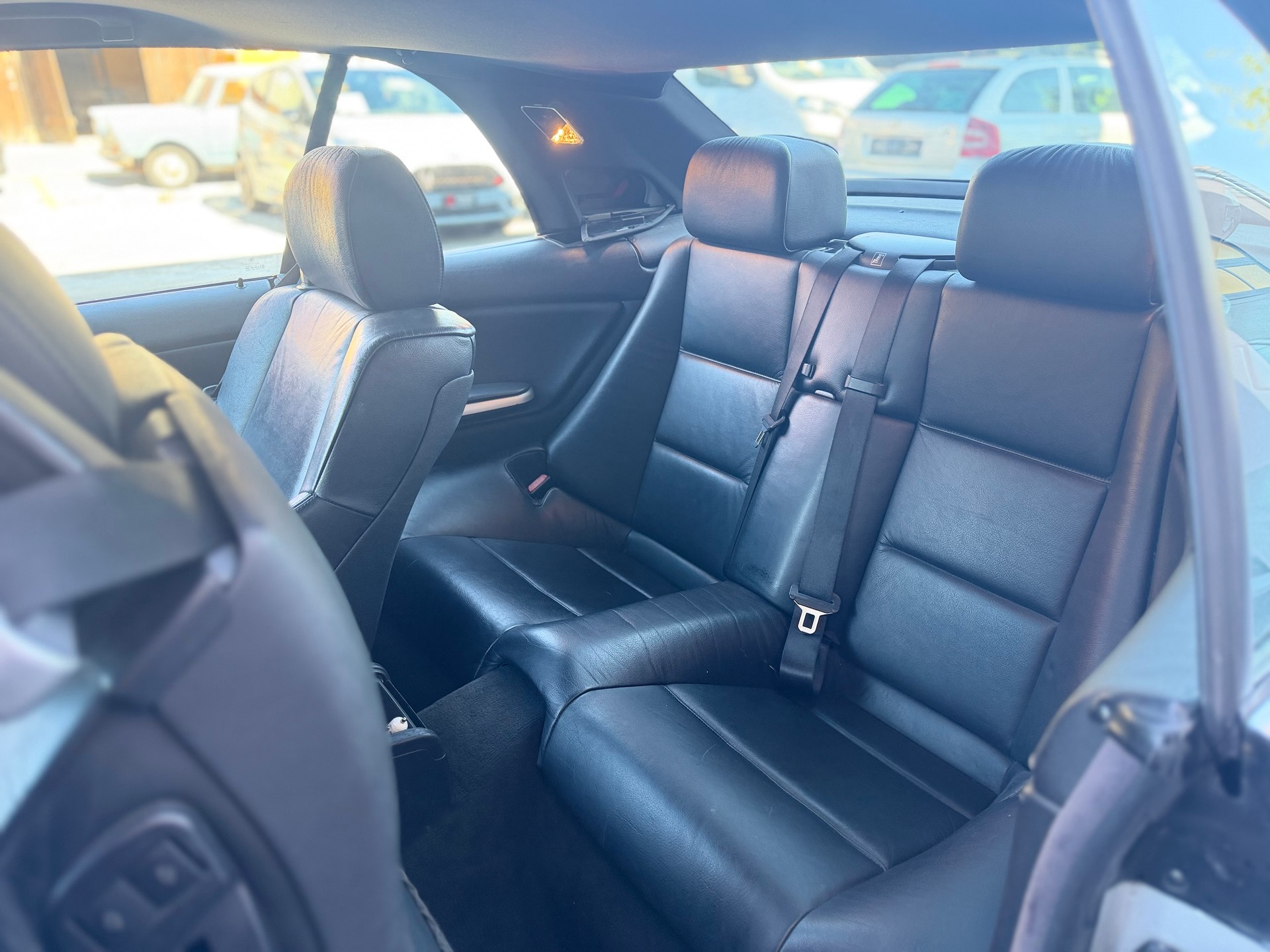 BMW 330Ci Cabriolet-image-6