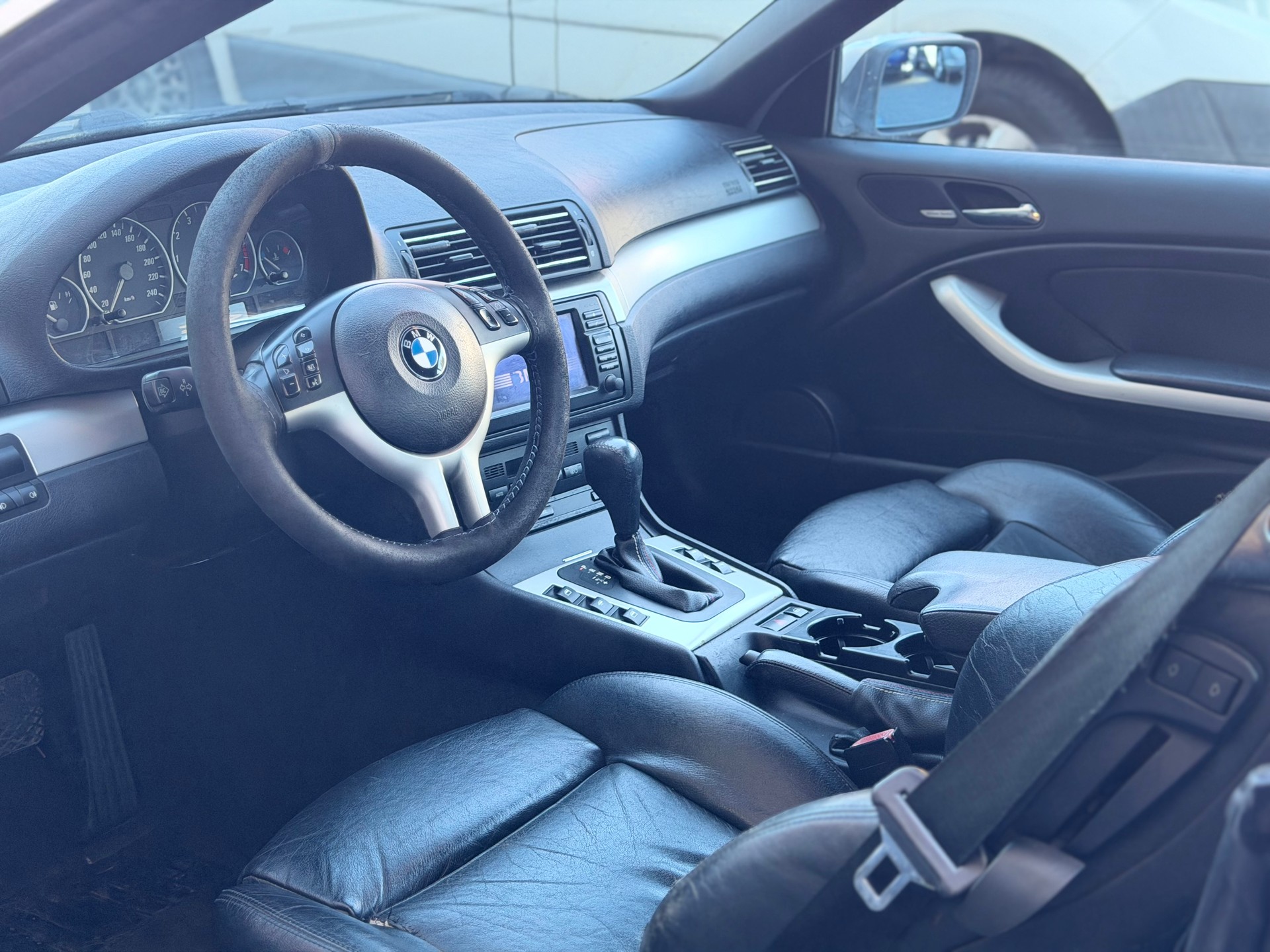 BMW 330Ci Cabriolet-image-5