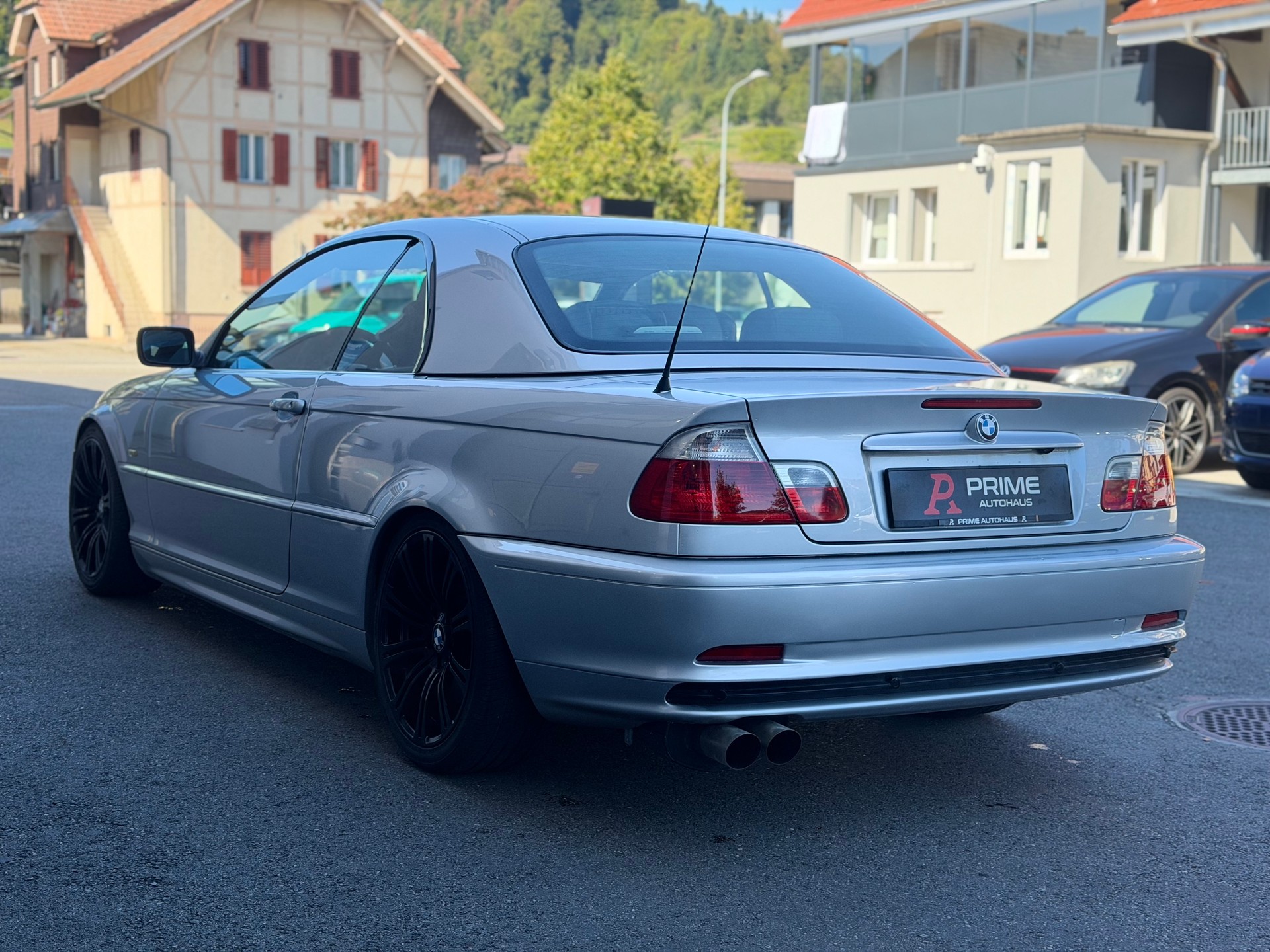 BMW 330Ci Cabriolet-image-4