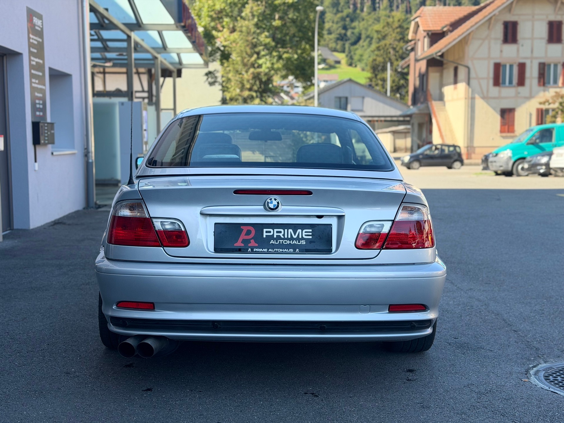 BMW 330Ci Cabriolet-image-3