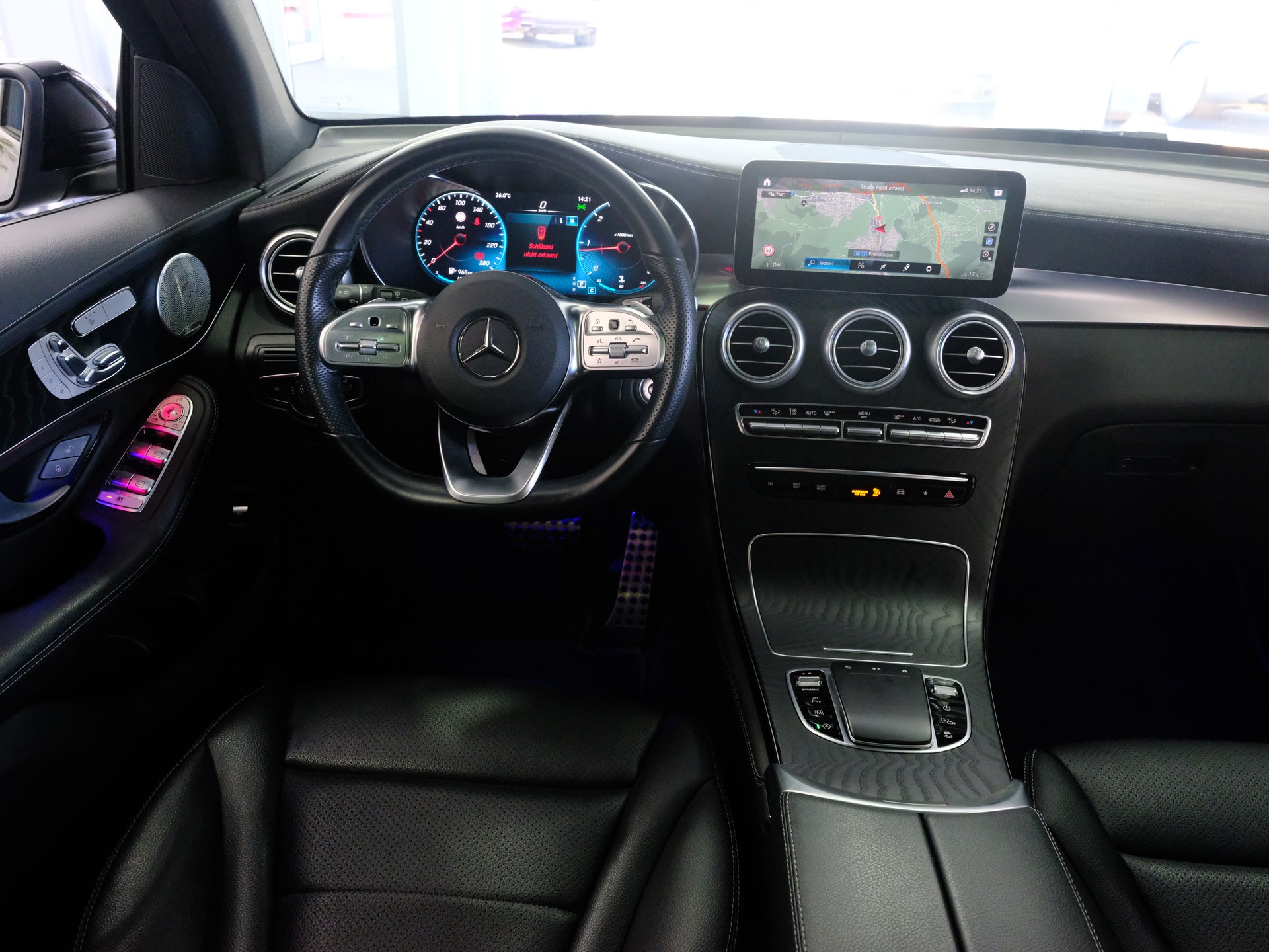 MERCEDES-BENZ GLC 220 d AMG Line 4Matic 9G-Tronic-image-12