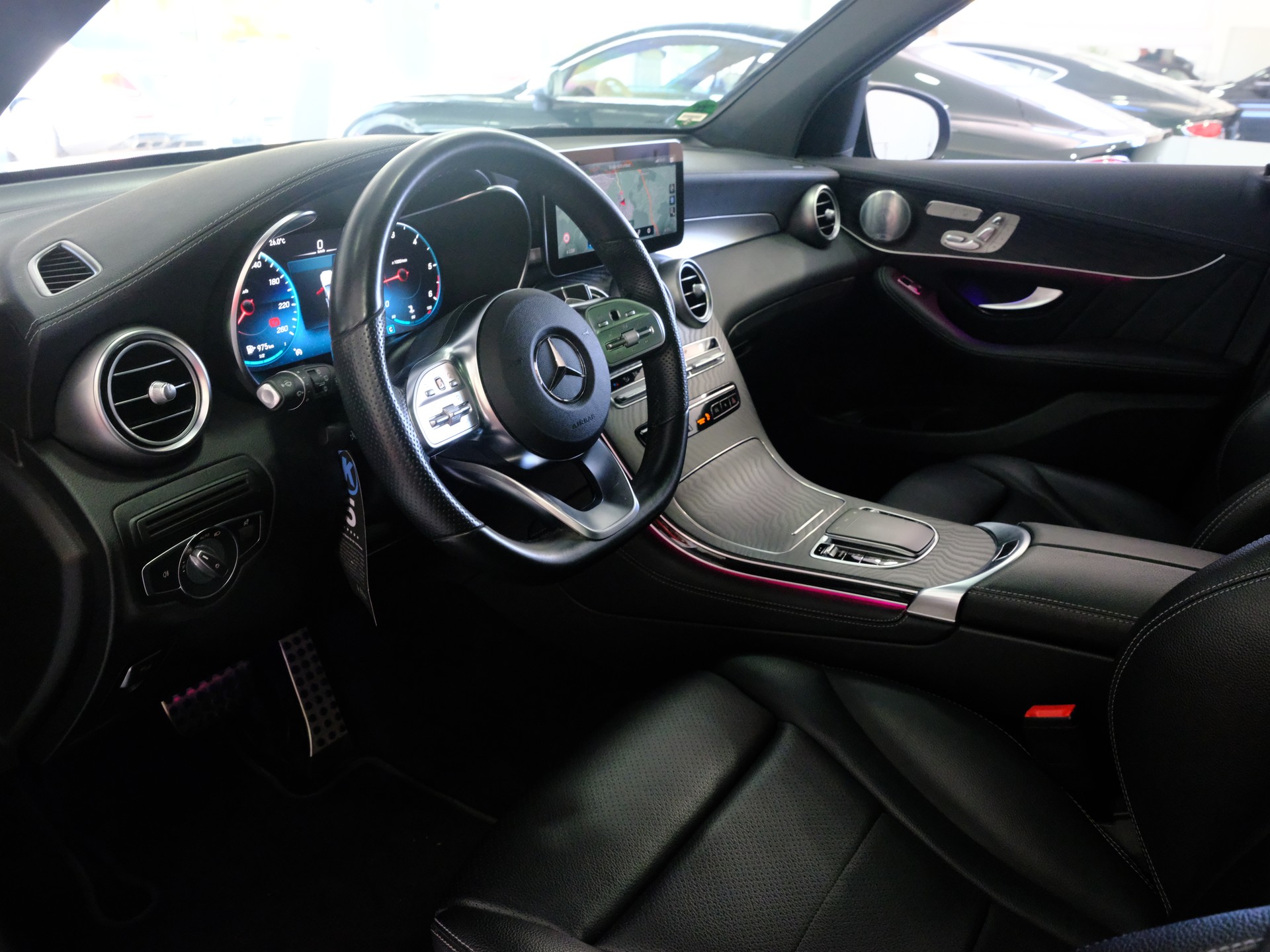 MERCEDES-BENZ GLC 220 d AMG Line 4Matic 9G-Tronic-image-9