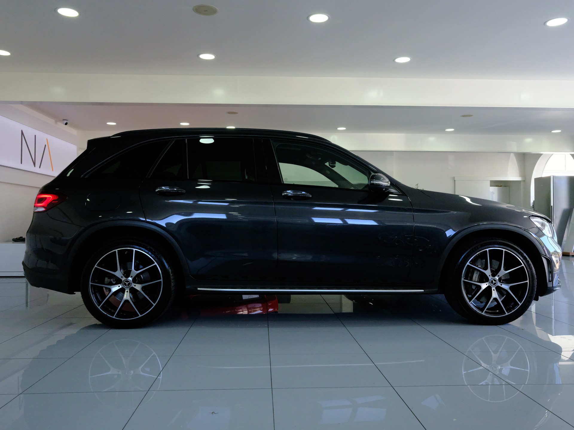 MERCEDES-BENZ GLC 220 d AMG Line 4Matic 9G-Tronic-image-7