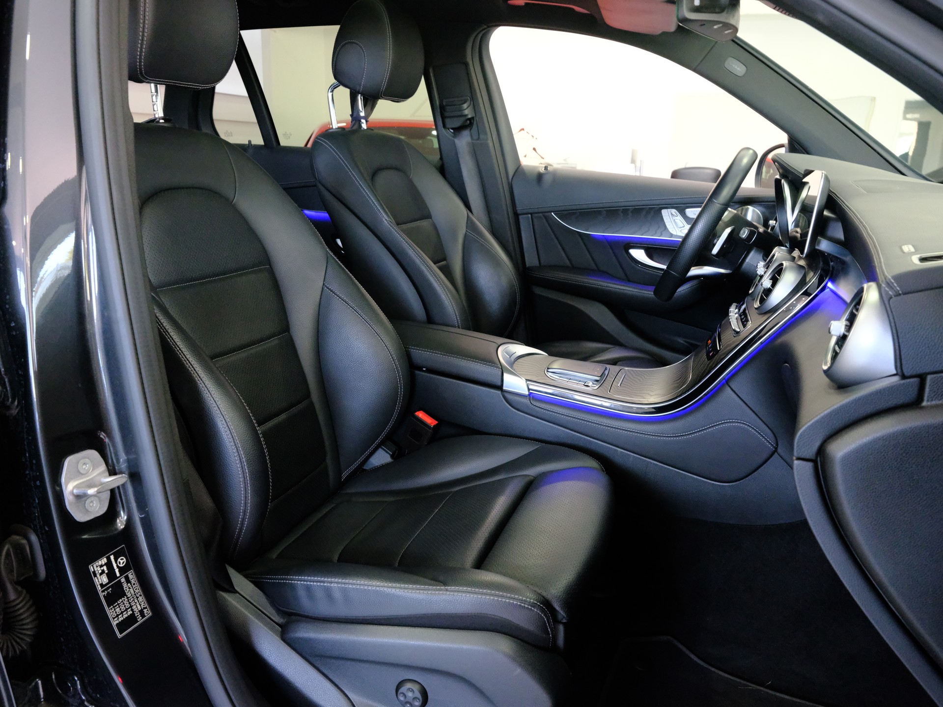 MERCEDES-BENZ GLC 220 d AMG Line 4Matic 9G-Tronic-image-15