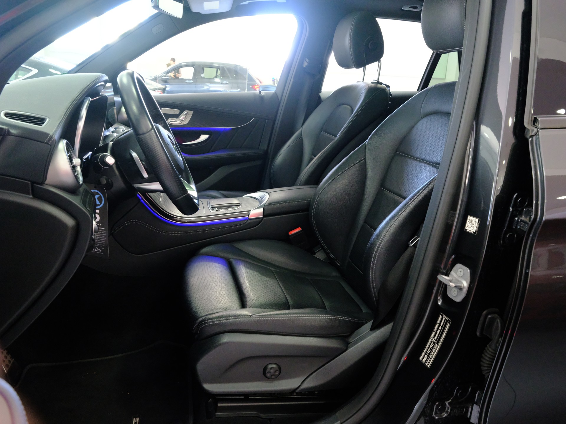 MERCEDES-BENZ GLC 220 d AMG Line 4Matic 9G-Tronic-image-10