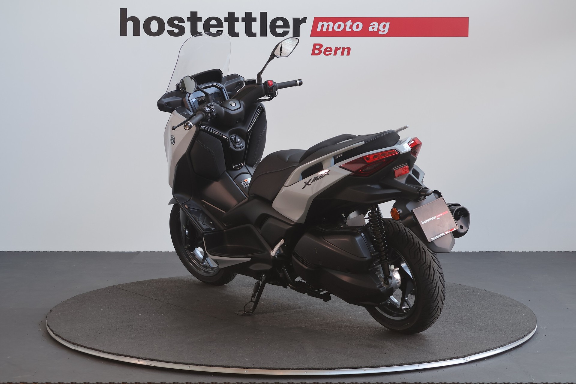 YAMAHA XMAX 300 Tech MAX+-showroom-element-3