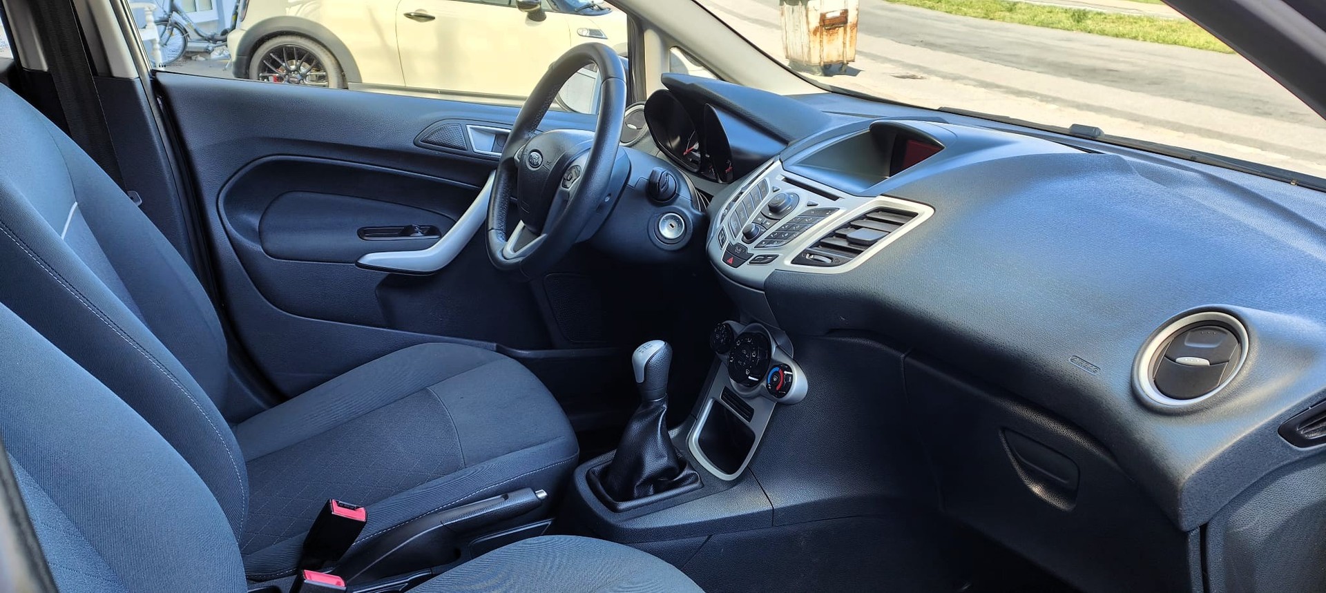 FORD Fiesta 1.25 16V Ambiente-image-10