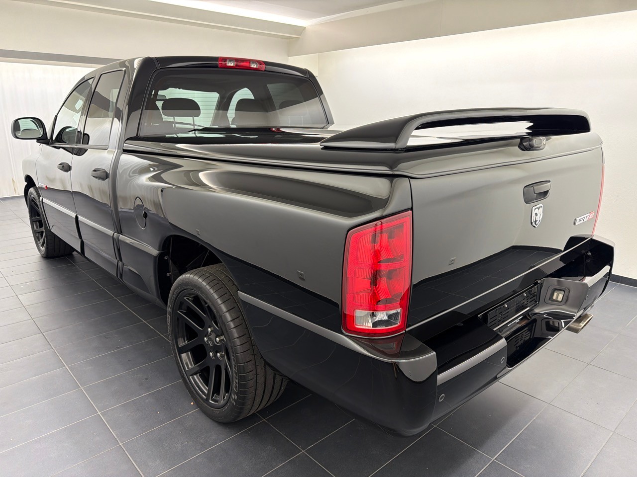 DODGE Ram 1500 SRT-10-showroom-element-1