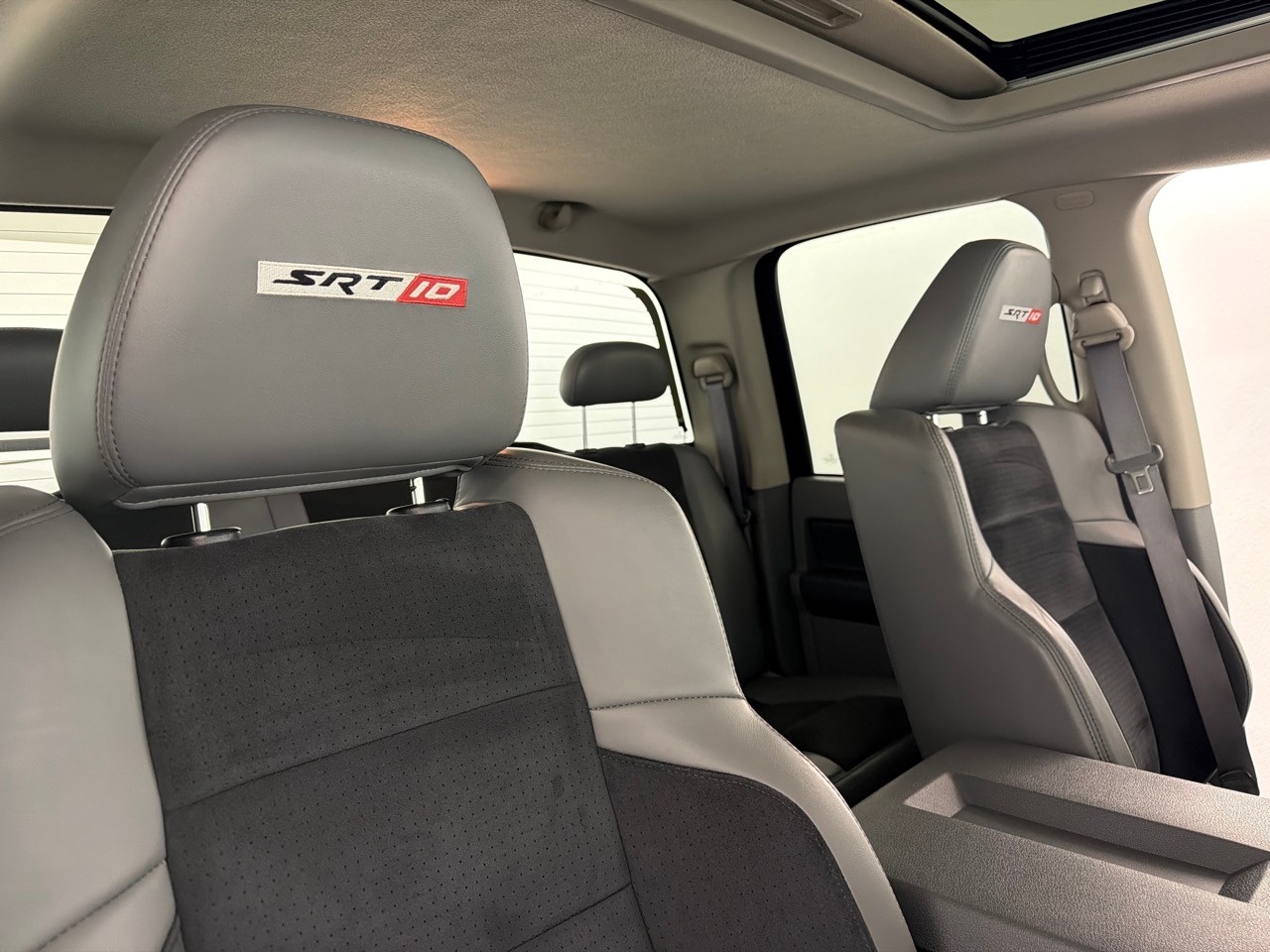 DODGE Ram 1500 SRT-10-image-7