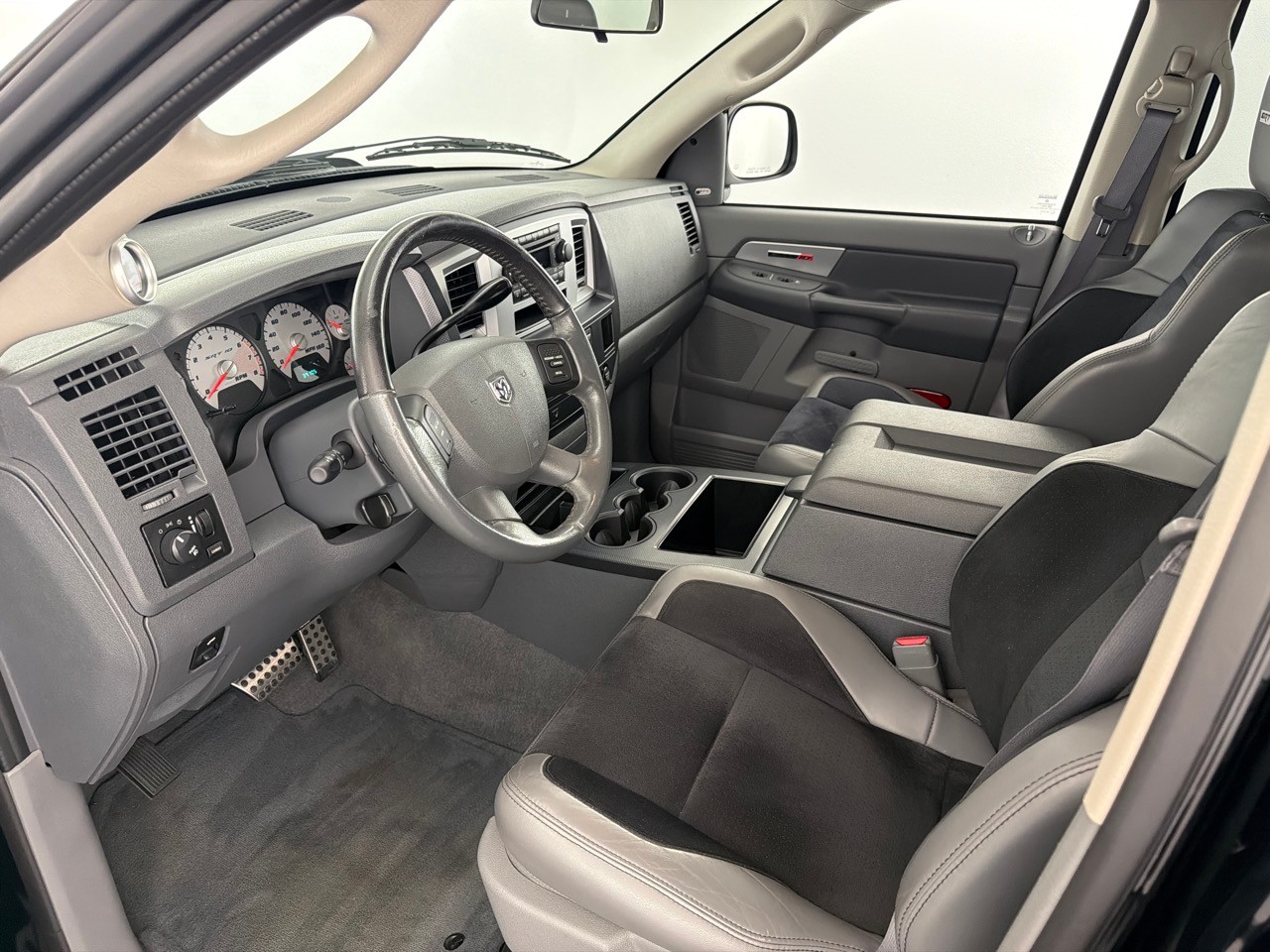 DODGE Ram 1500 SRT-10-image-4