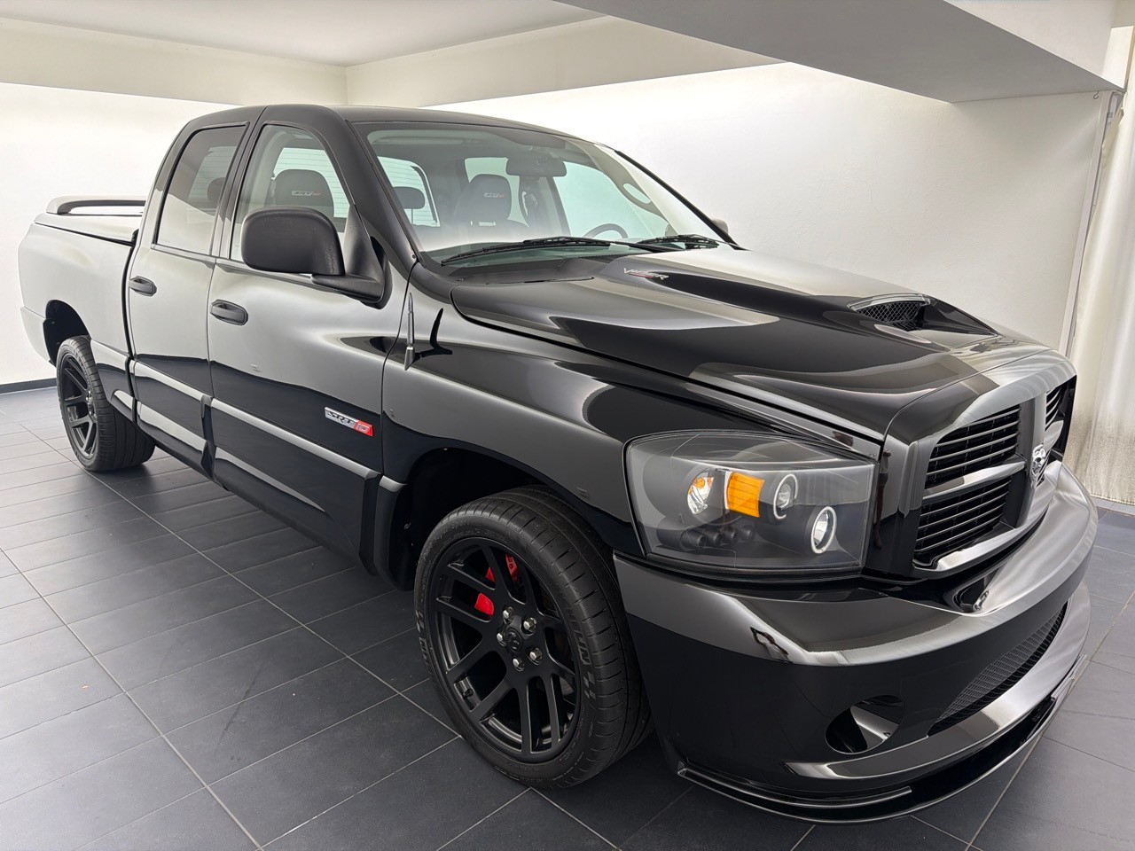 DODGE Ram 1500 SRT-10-showroom-element-3