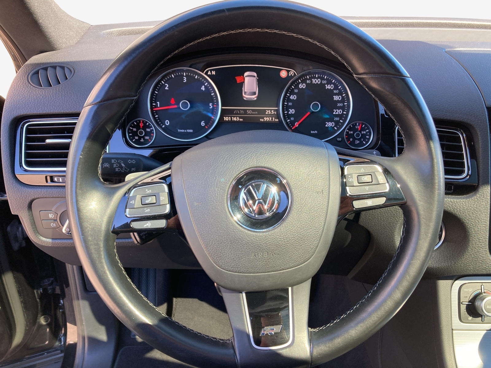 VW Touareg 3.0 TDI BlueMotion Technology Tiptronic-image-9