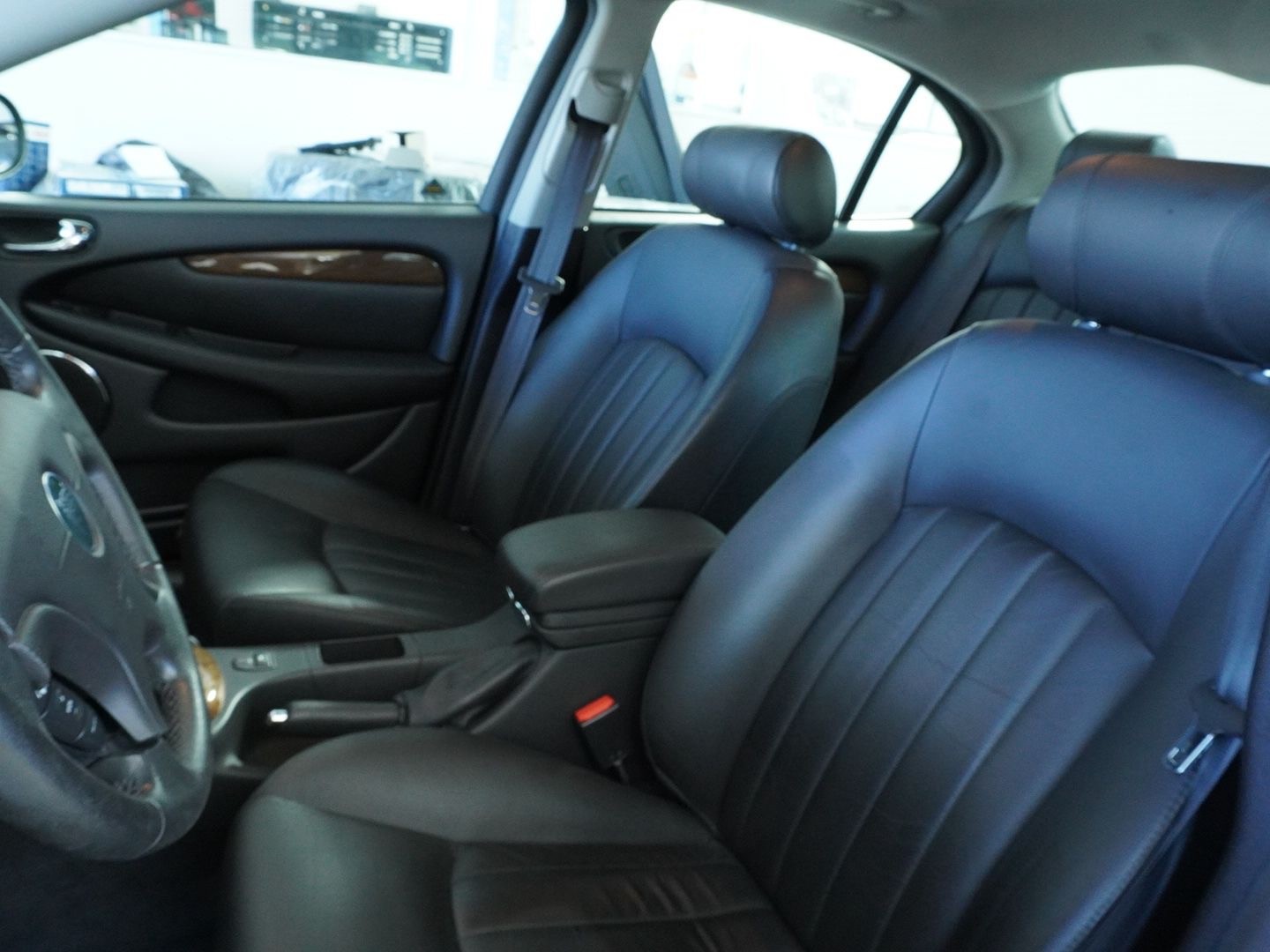 JAGUAR X-Type 3.0 V6 Traction4 Executive-image-3