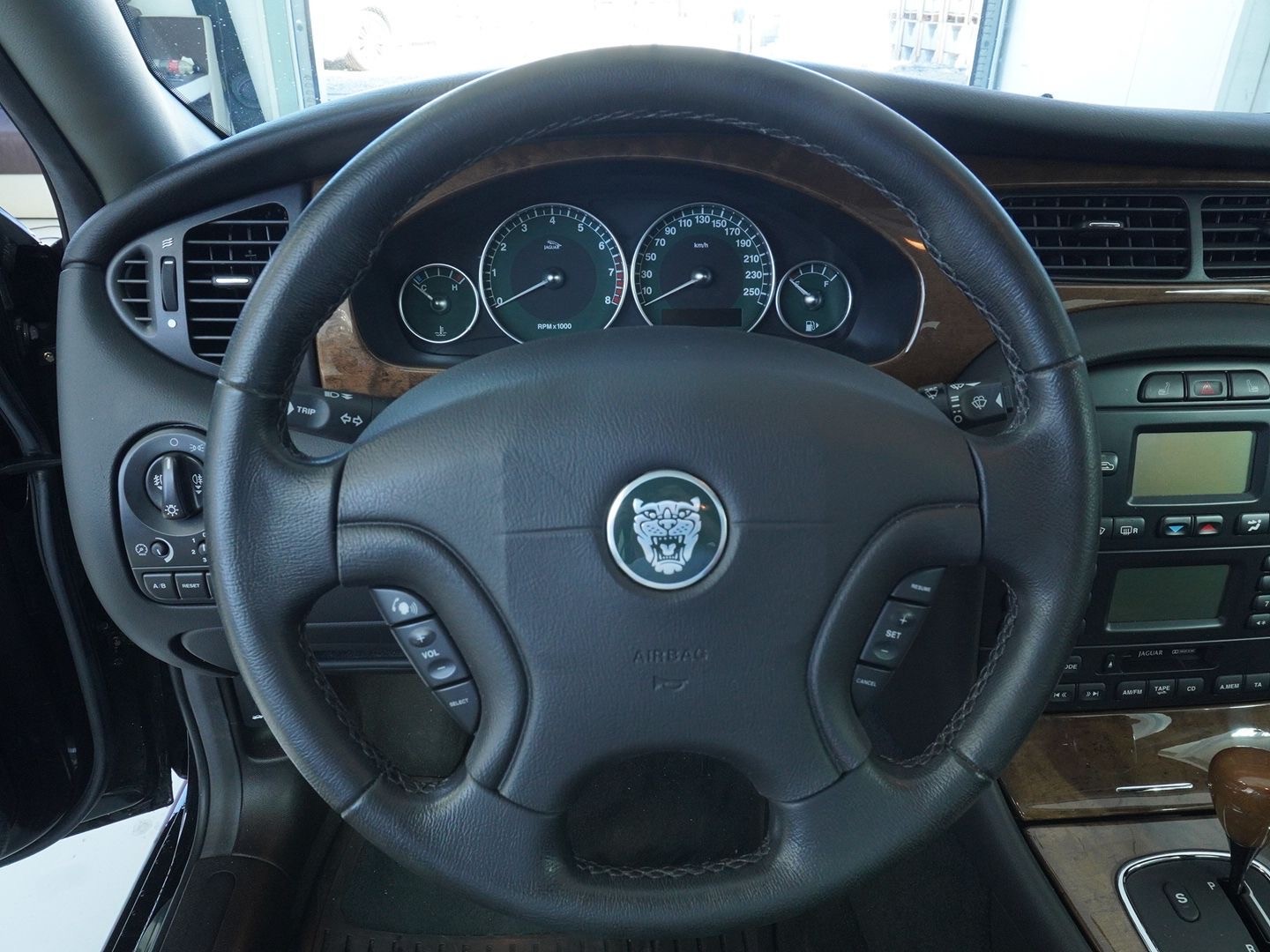 JAGUAR X-Type 3.0 V6 Traction4 Executive-image-7
