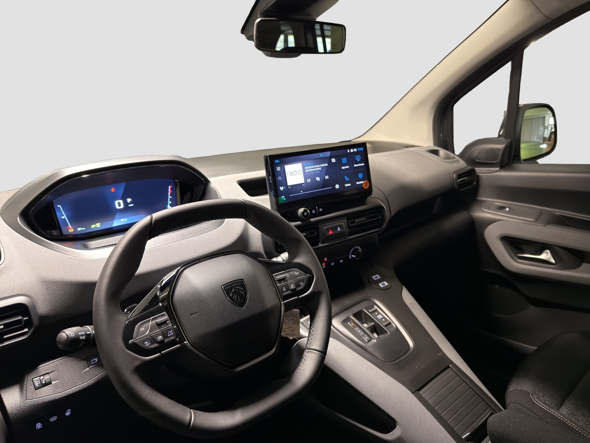 PEUGEOT Rifter Long 1.5 BlueHDi 130 Family Edition-image-12
