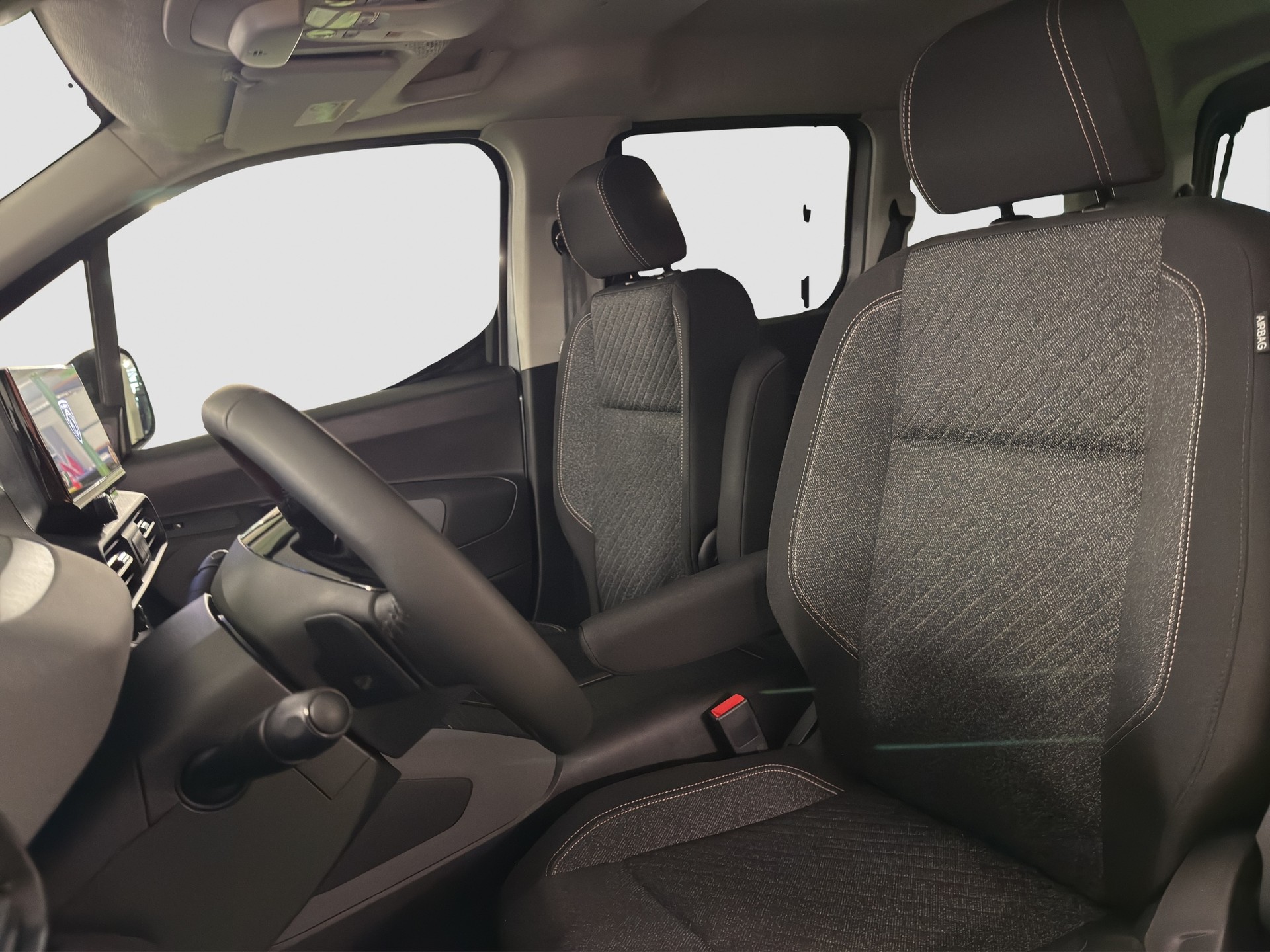 PEUGEOT Rifter Long 1.5 BlueHDi 130 Family Edition-image-8