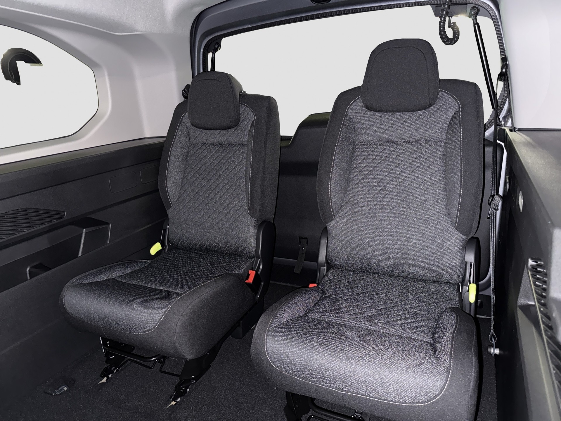 PEUGEOT Rifter Long 1.5 BlueHDi 130 Family Edition-image-11