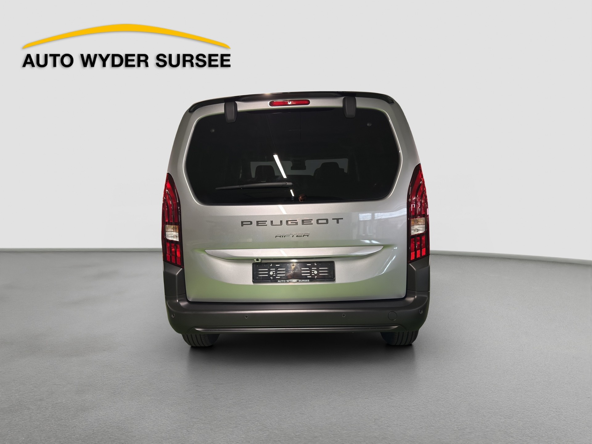 PEUGEOT Rifter Long 1.5 BlueHDi 130 Family Edition-image-4