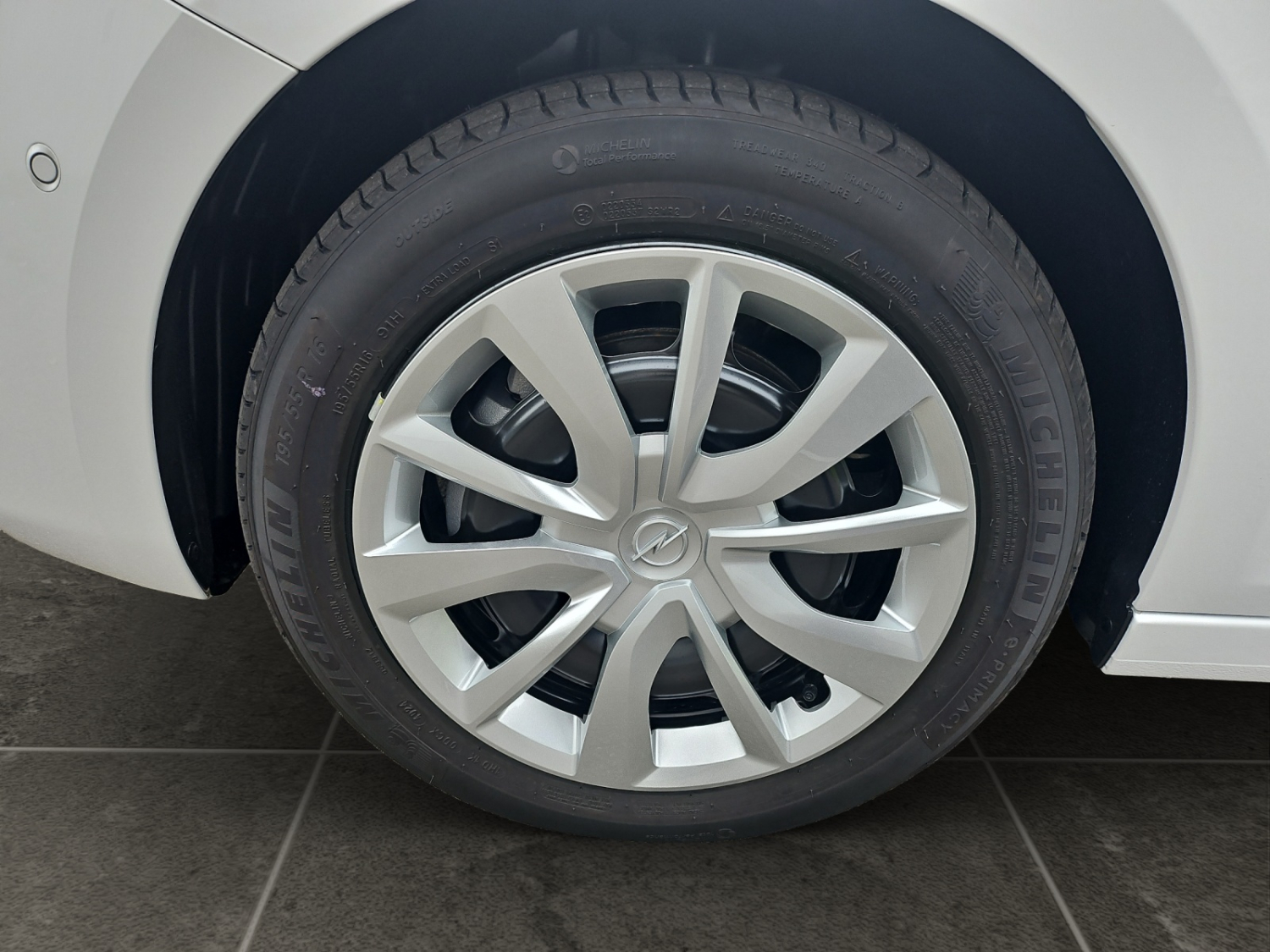 OPEL Corsa 1.2 T MHEV GS Edition white-image-19