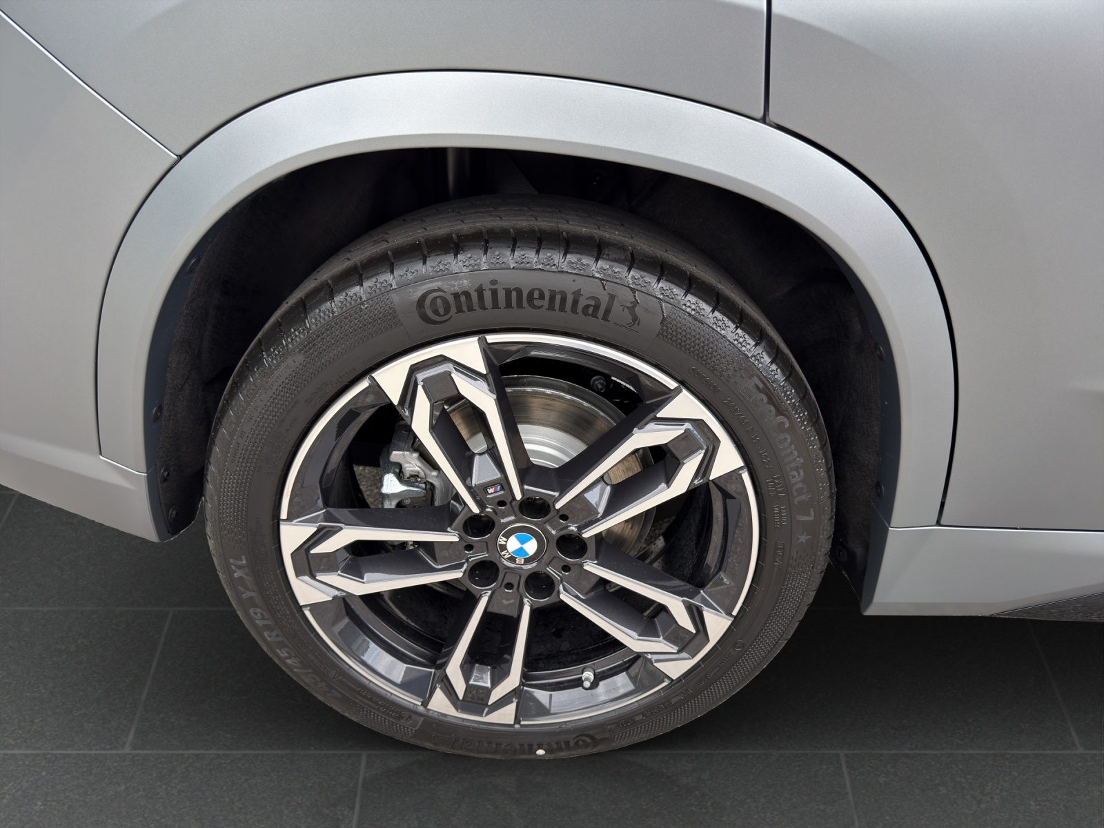 BMW iX1 eDrive 20 Edition M Sport-image-9