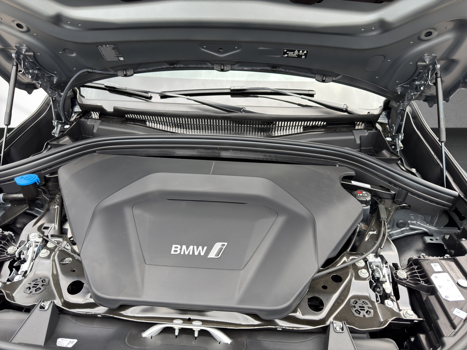 BMW iX1 eDrive 20 Edition M Sport-image-18