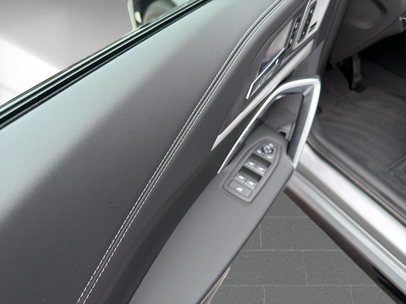 BMW iX1 eDrive 20 Edition M Sport-image-14