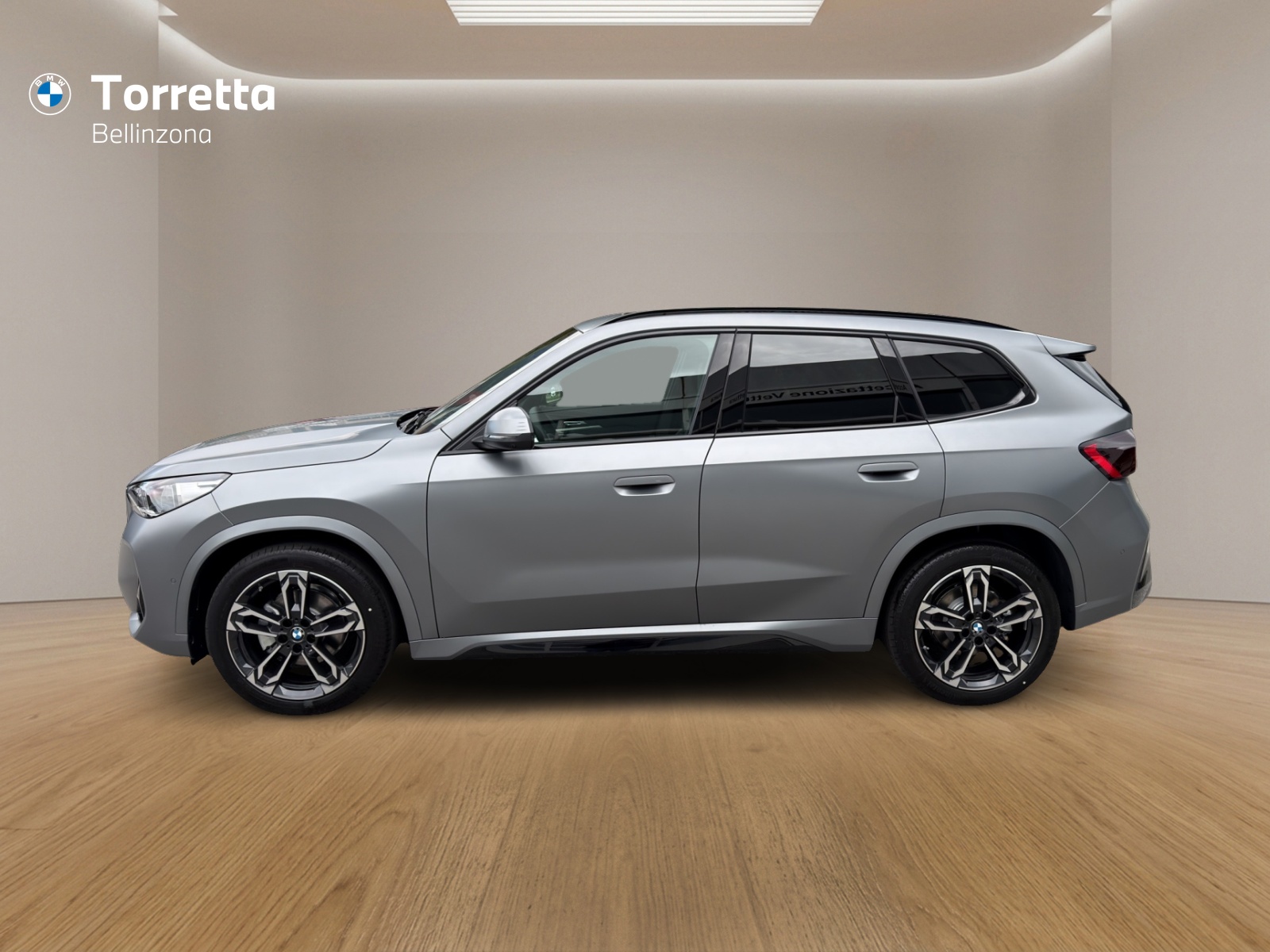 BMW iX1 eDrive 20 Edition M Sport-showroom-element-1