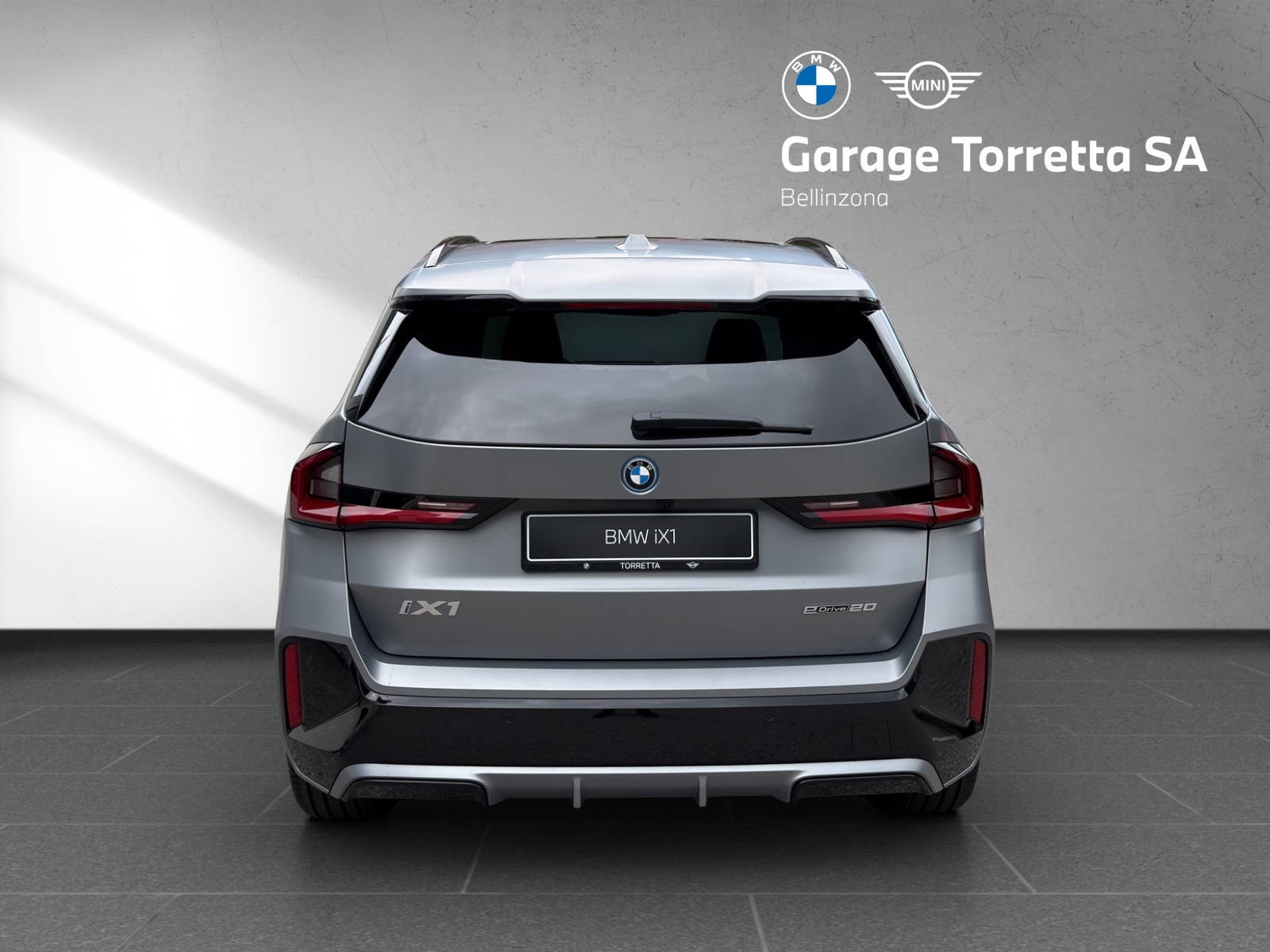 BMW iX1 eDrive 20 Edition M Sport-showroom-element-3
