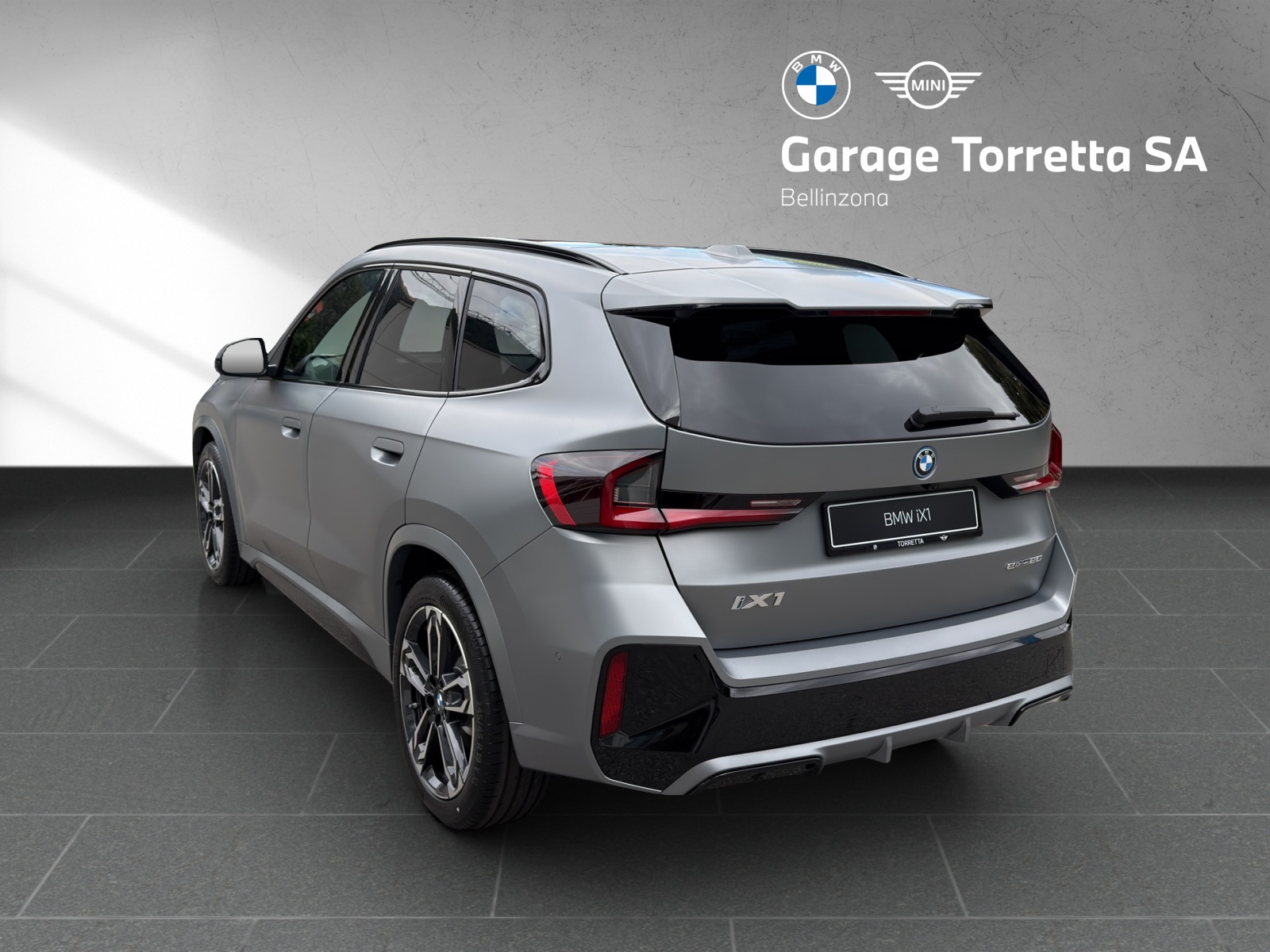 BMW iX1 eDrive 20 Edition M Sport-showroom-element-2
