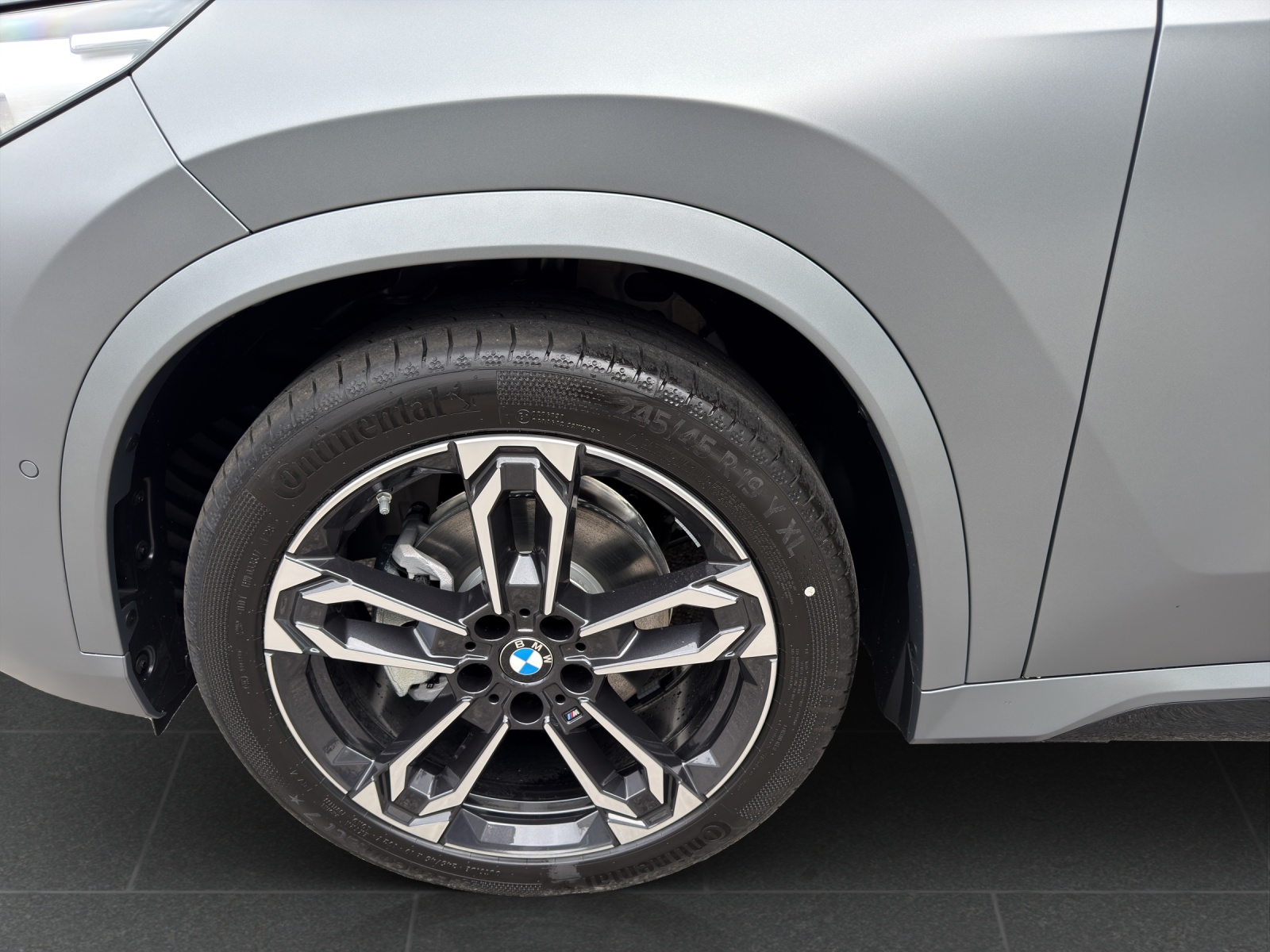 BMW iX1 eDrive 20 Edition M Sport-image-11