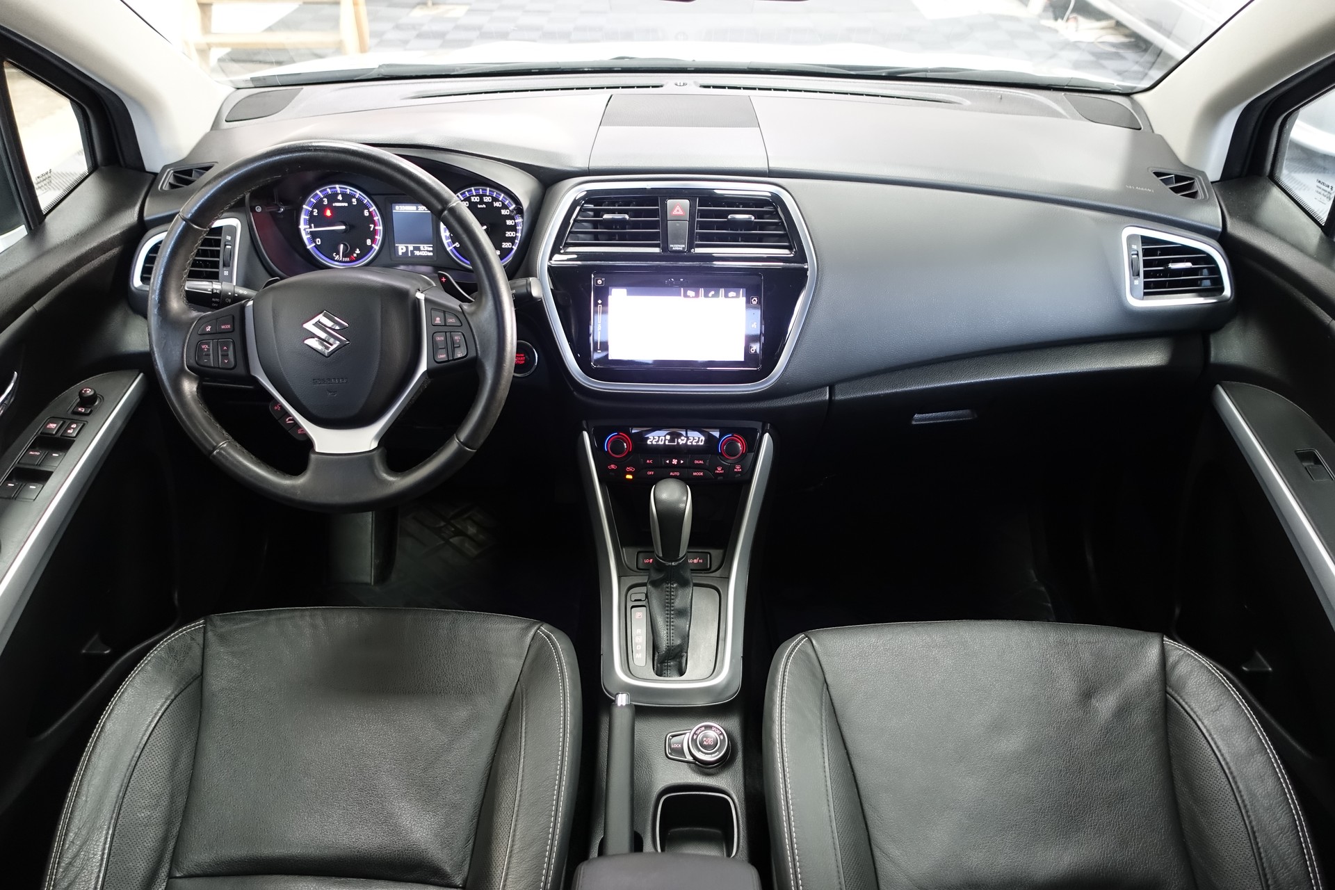 SUZUKI SX4 S-Cross 1.4 T Compact Top 4x4-image-19