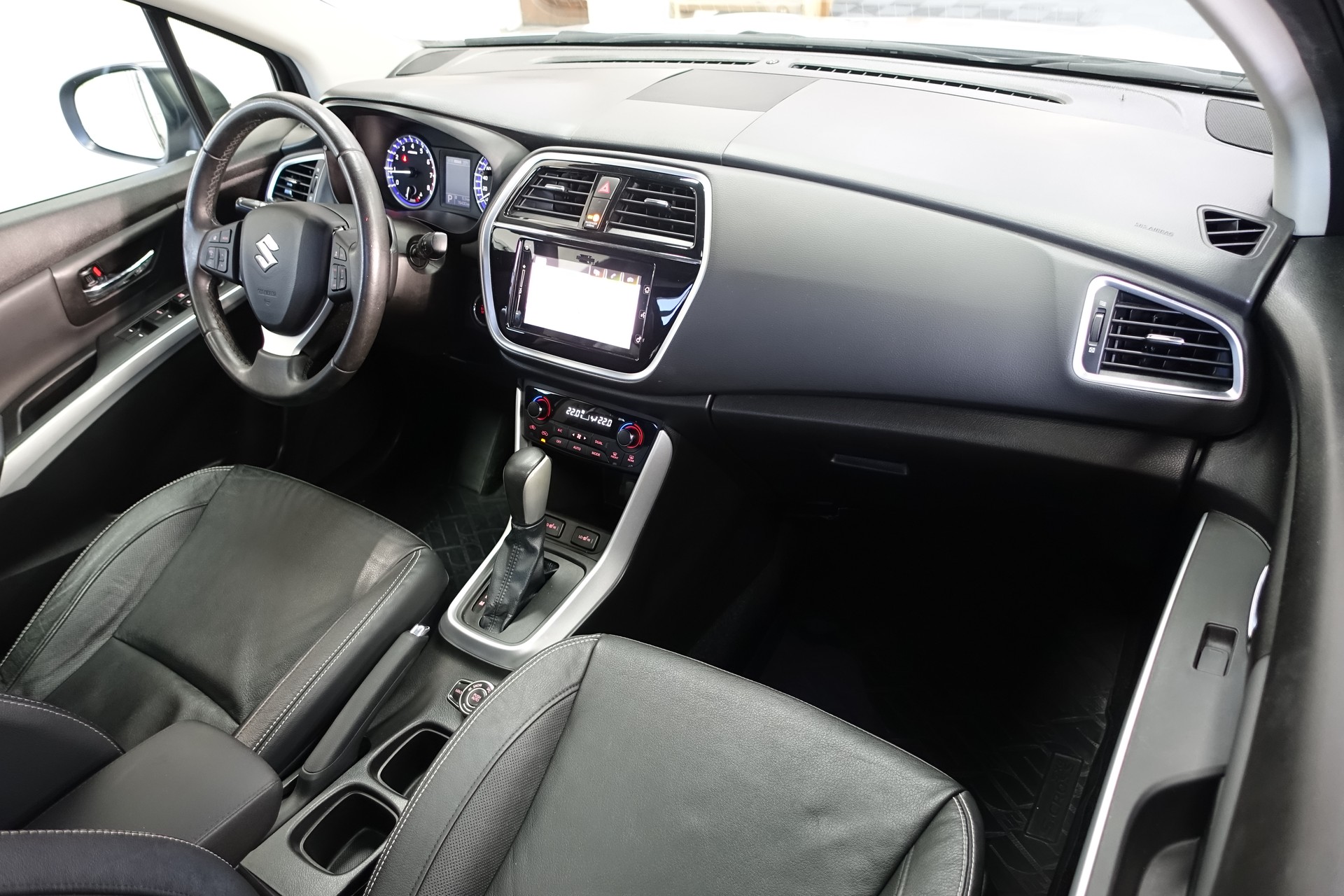 SUZUKI SX4 S-Cross 1.4 T Compact Top 4x4-image-11