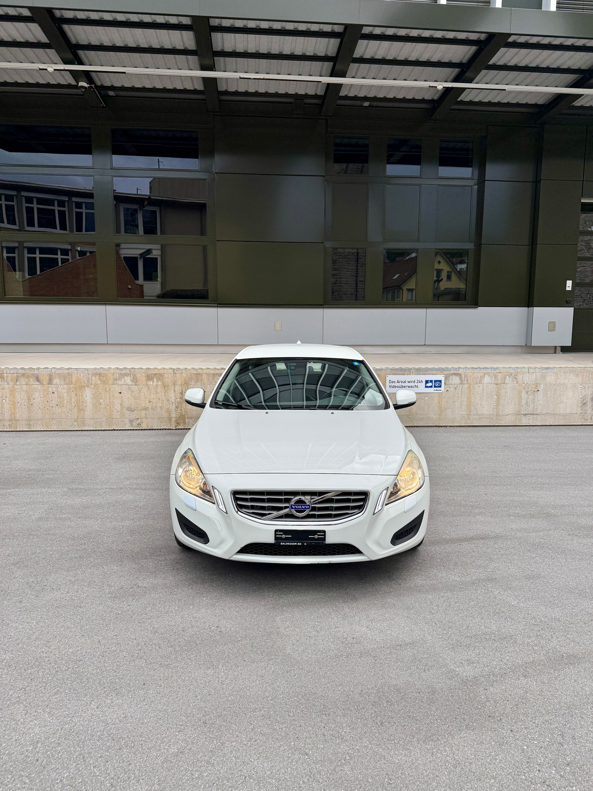 VOLVO V60 D5 AWD Summum Geartronic-image-1
